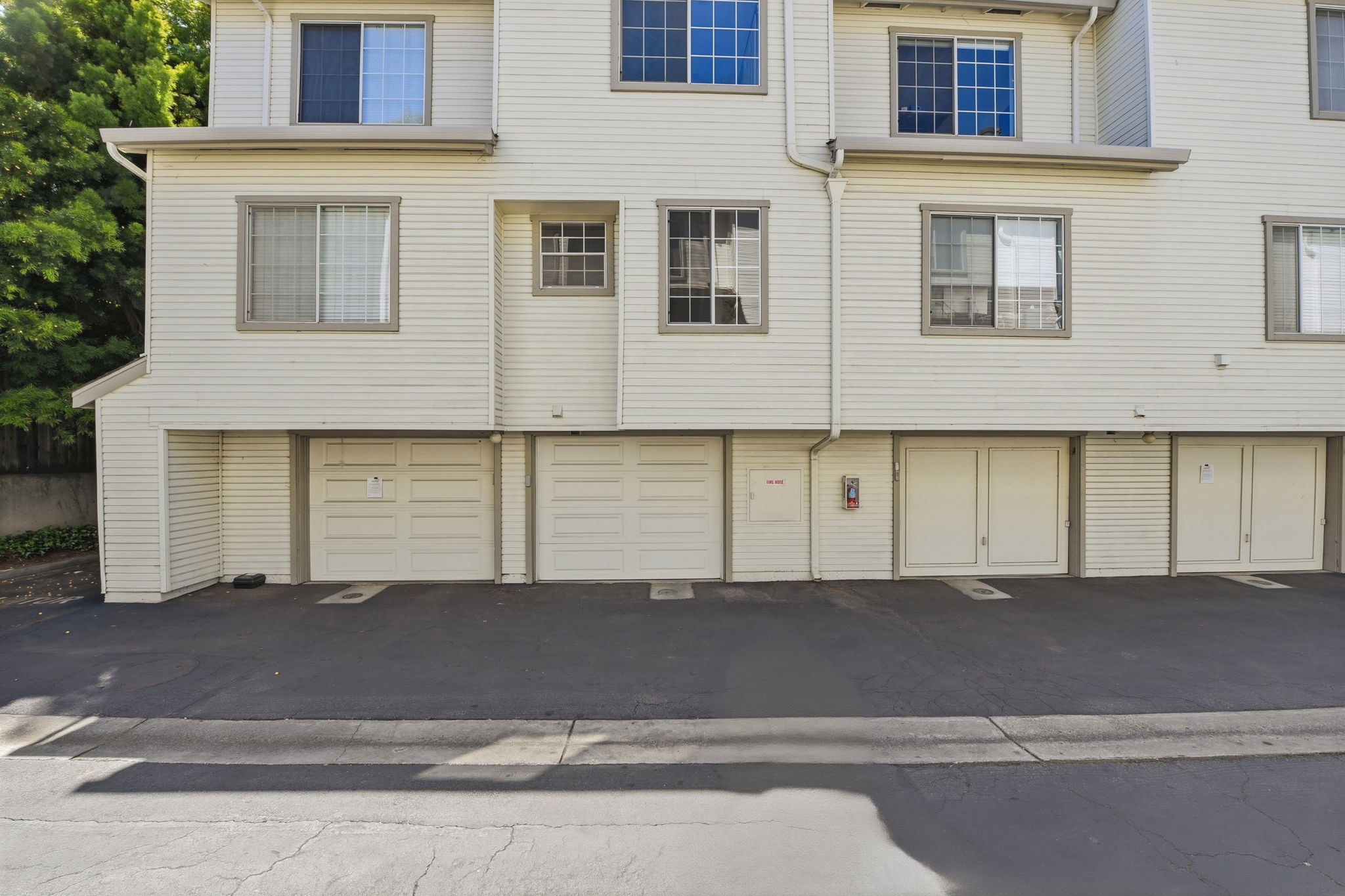 037_F8_972 Belmont Terrace 7