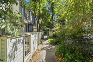 002_F8_972 Belmont Terrace 7