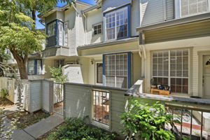 003_F8_972 Belmont Terrace 7
