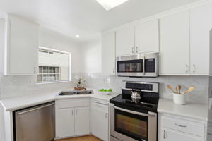 014_F8_972 Belmont Terrace 7