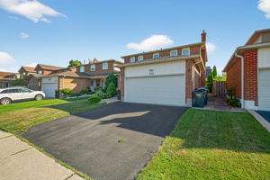 972 Queensbridge Dr, Mississauga ON