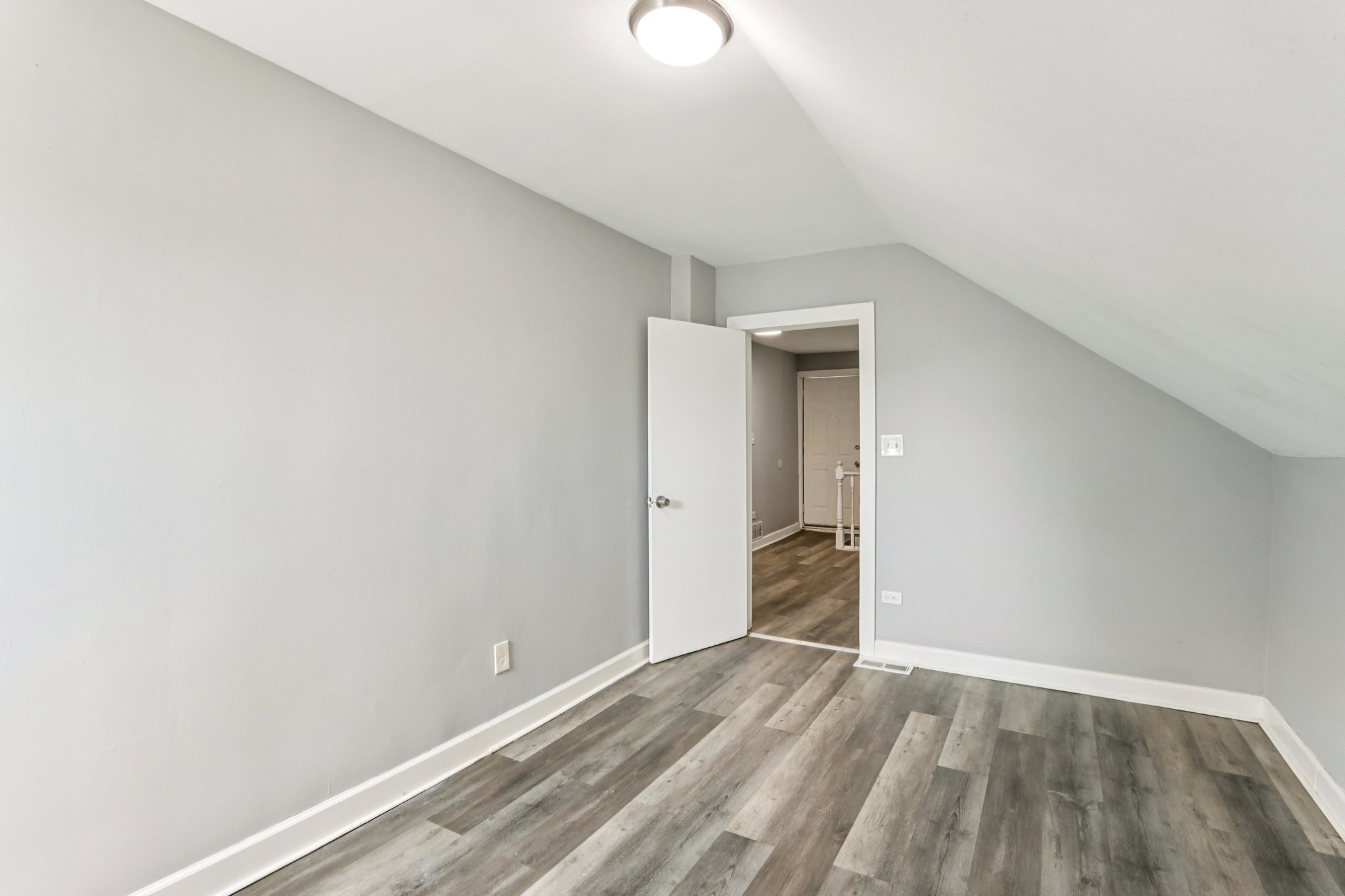 9720 S Exchange Ave Unit B-1606-016.jpg