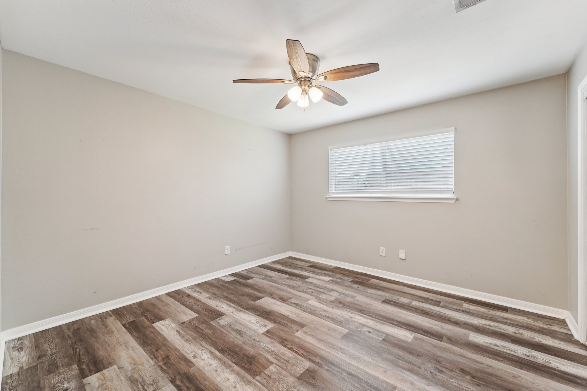 Debbie Ln-S1604-024.jpg