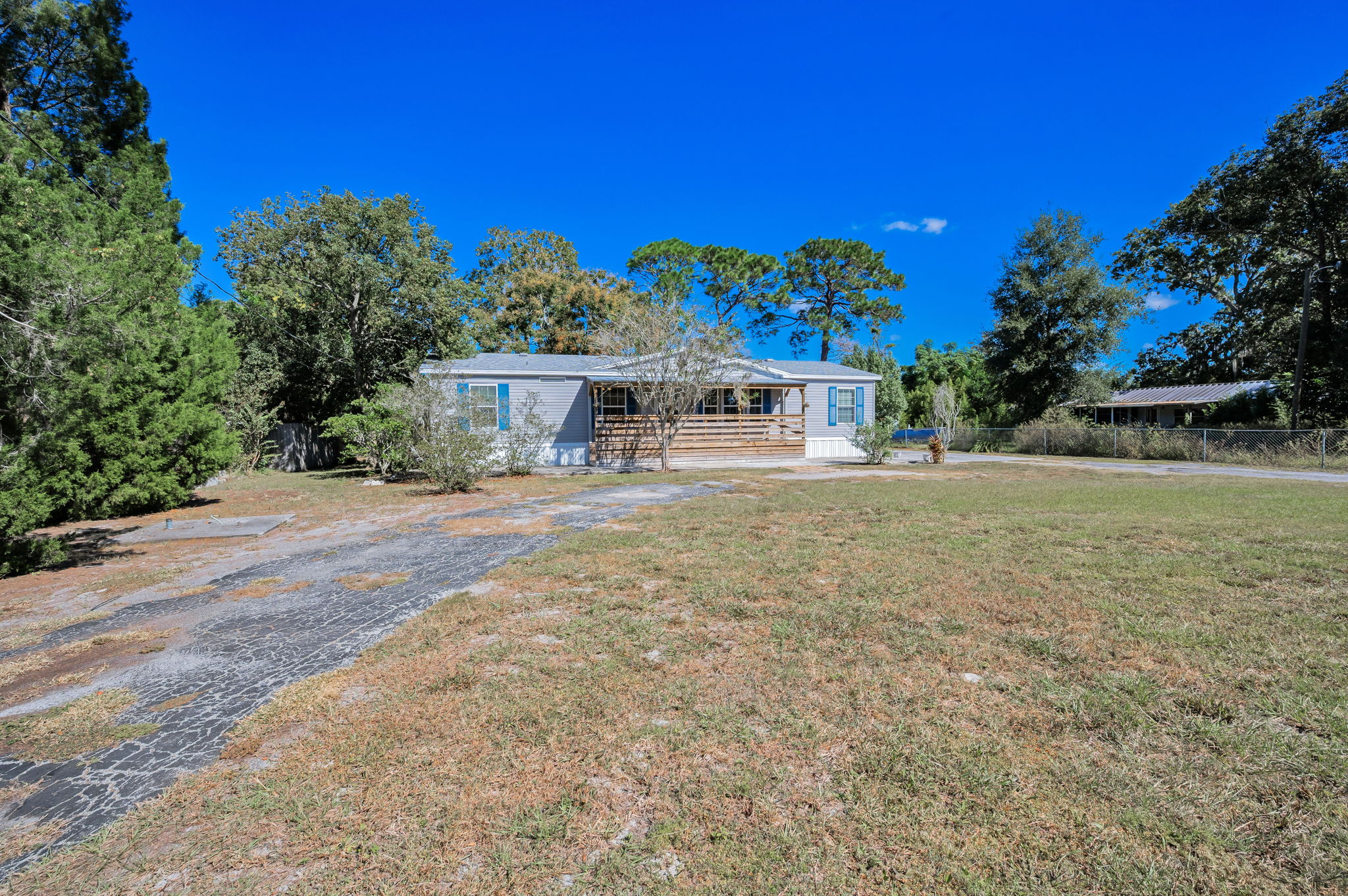 Front Exterior8