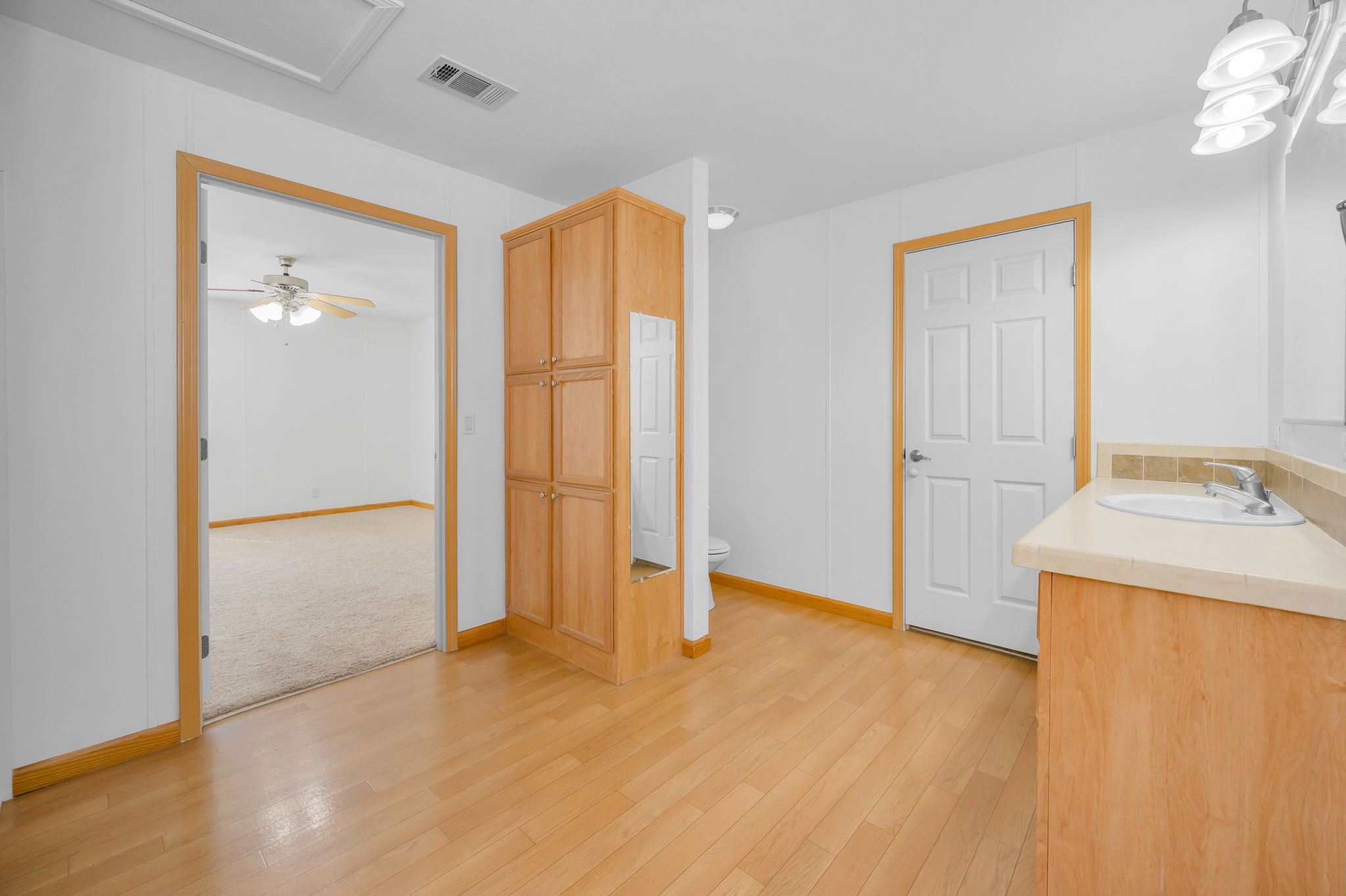 Primary Bathroom1c