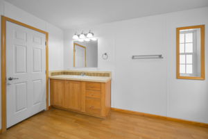 Primary Bathroom1e