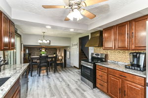 Kitchen & Breakfast Room