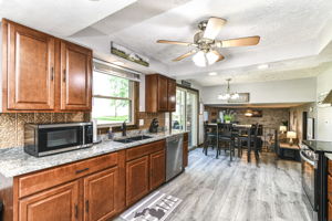 Kitchen & Breakfast Room