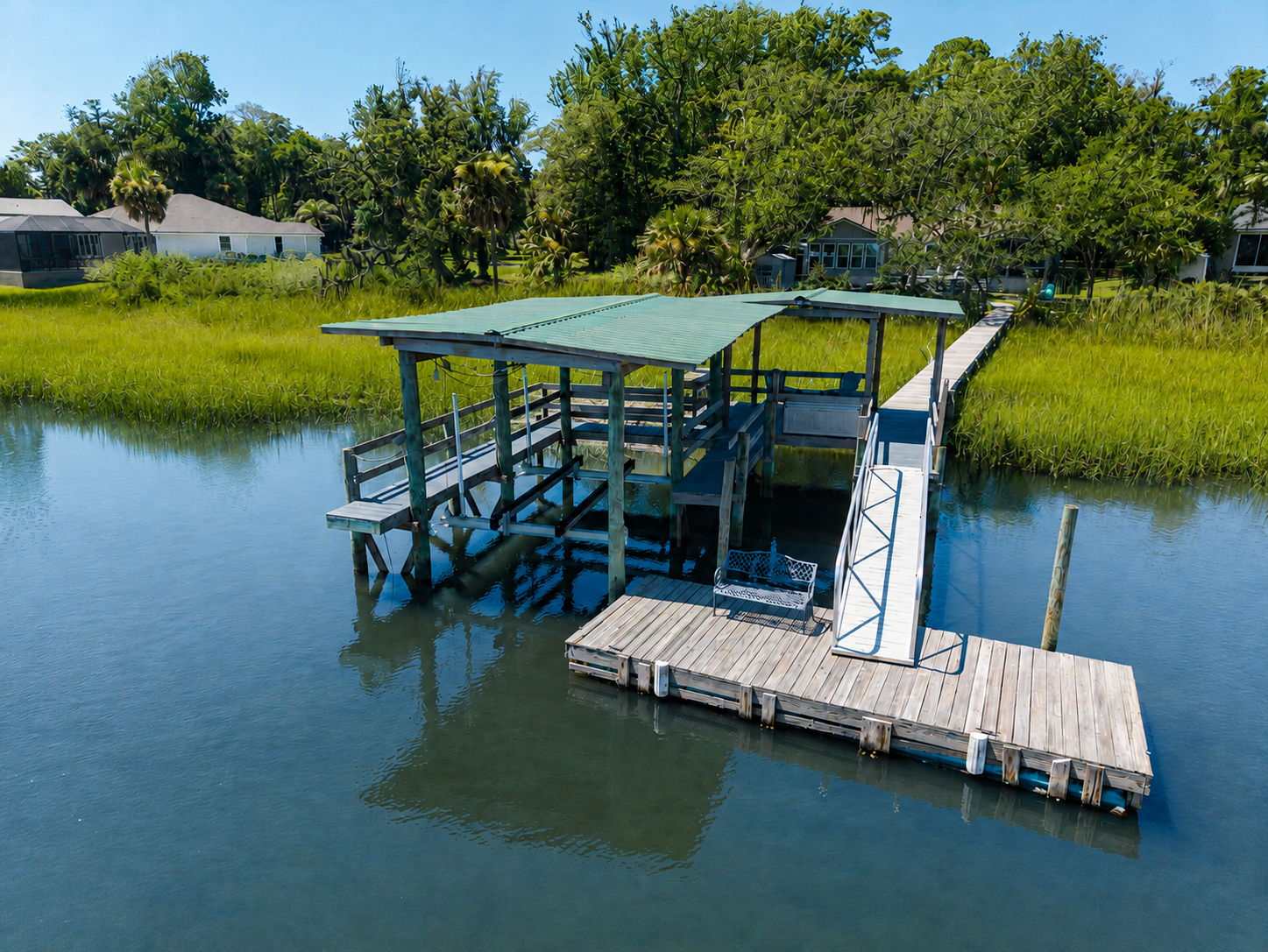 Seen from above, the dock, lift and floating platform come together as a complete waterfront setup