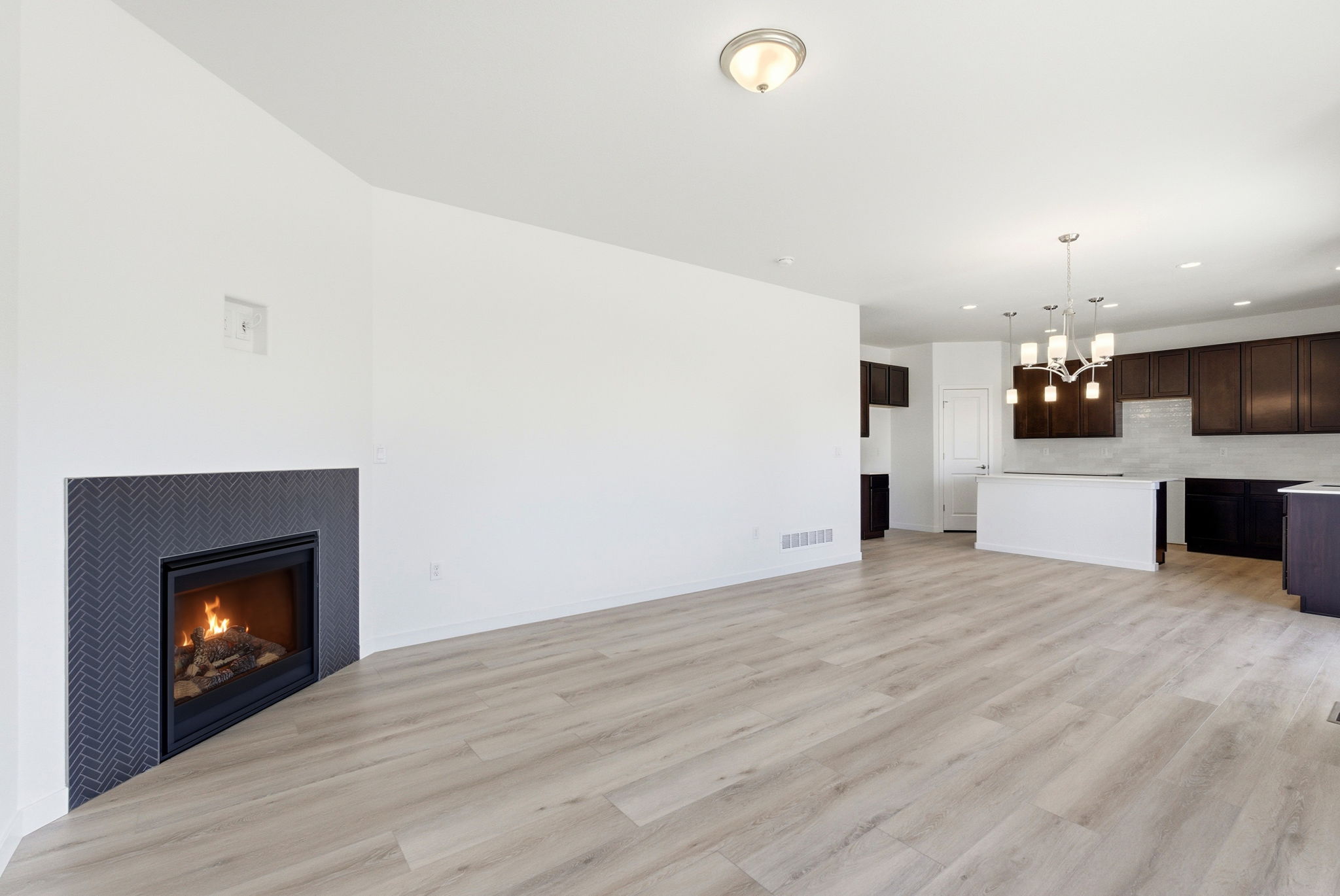 016_DSC08655_with_fire