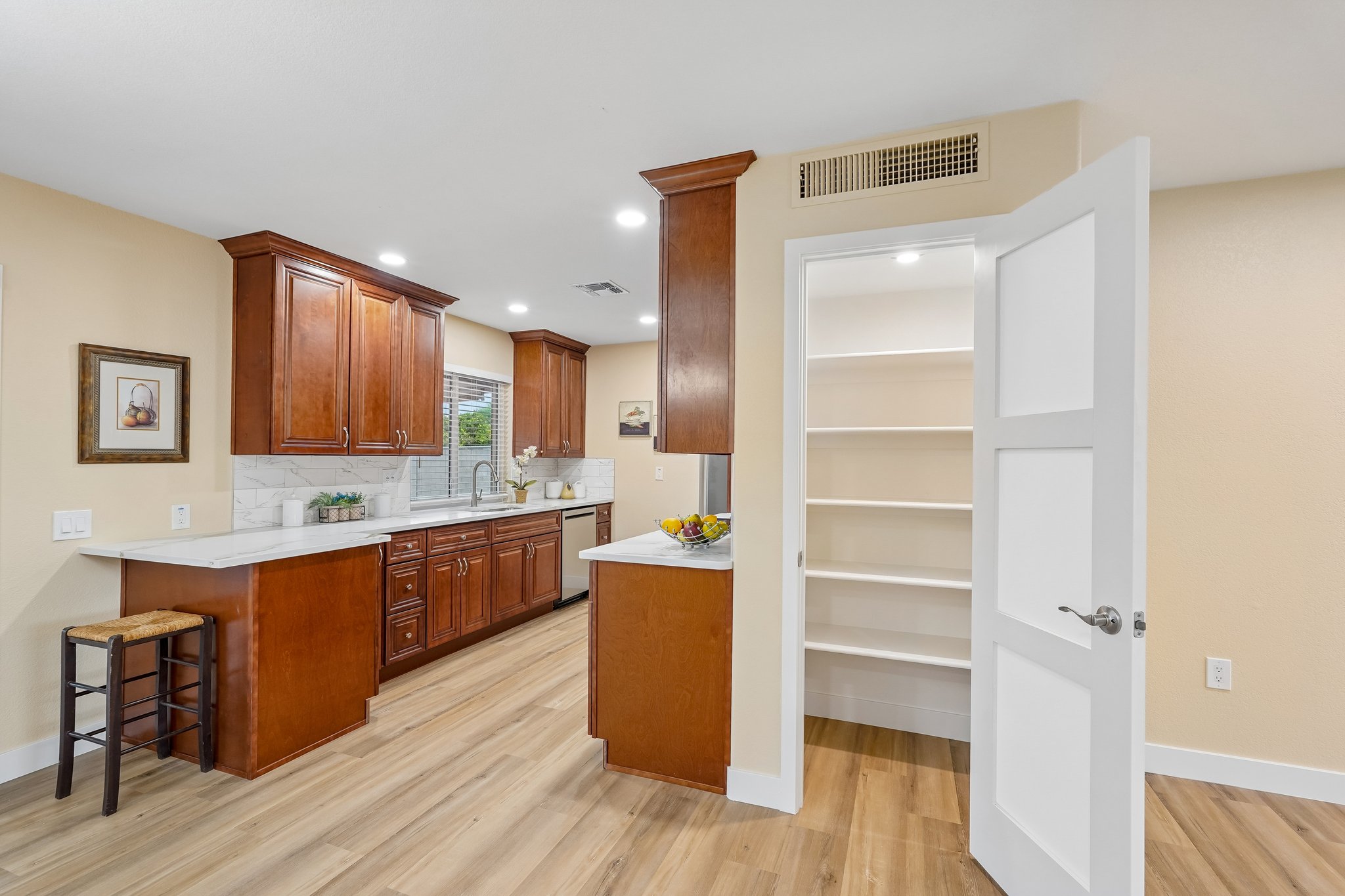 W Pineaire Dr-S1807-024.jpg