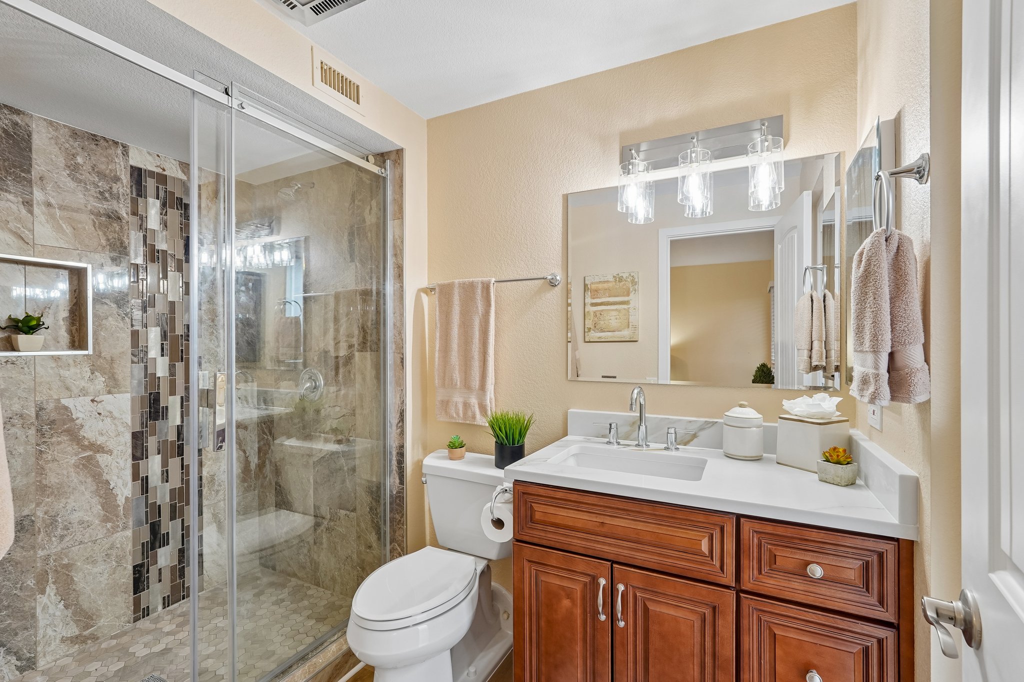 W Pineaire Dr-S1807-035.jpg