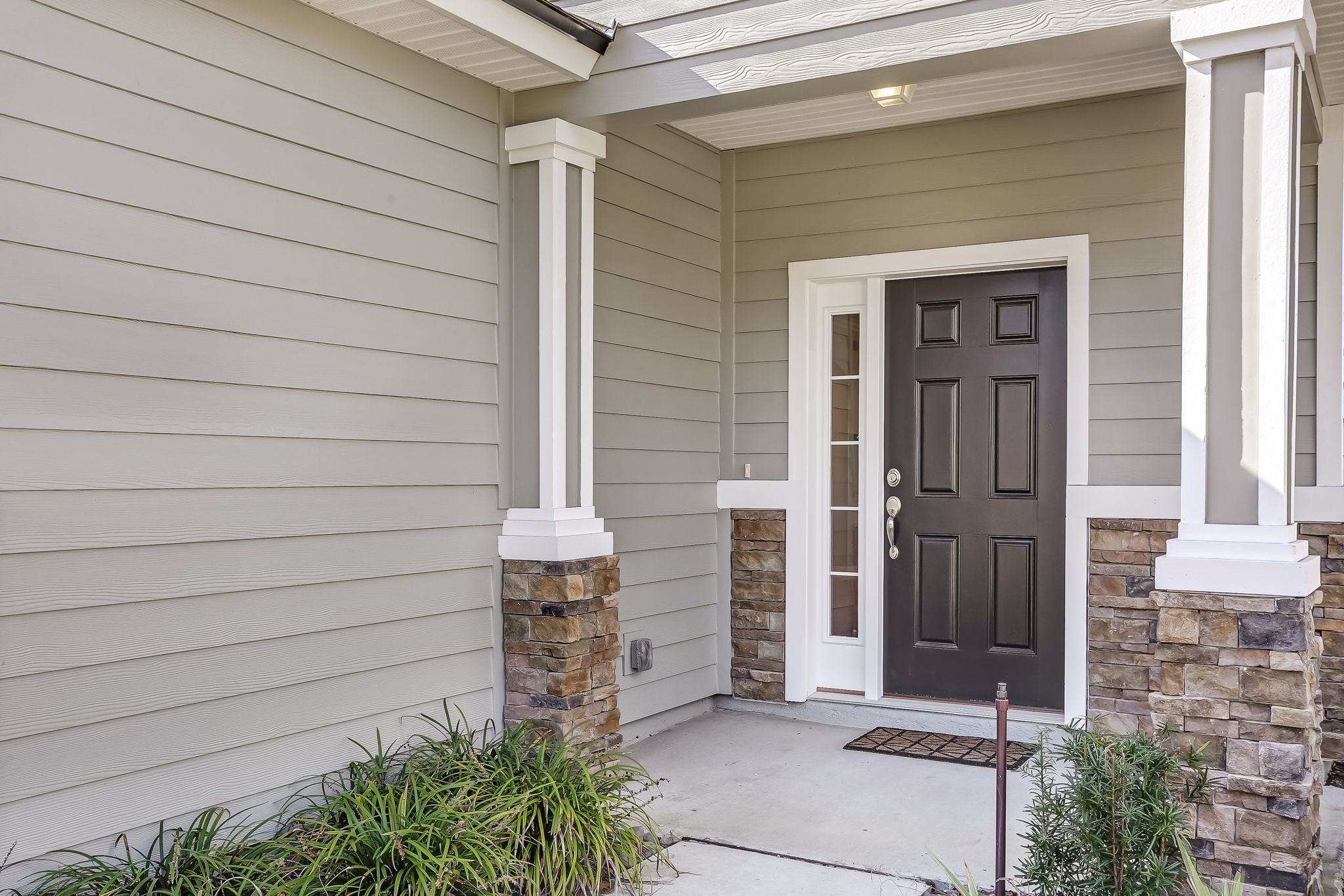 Front Porch/Entrance