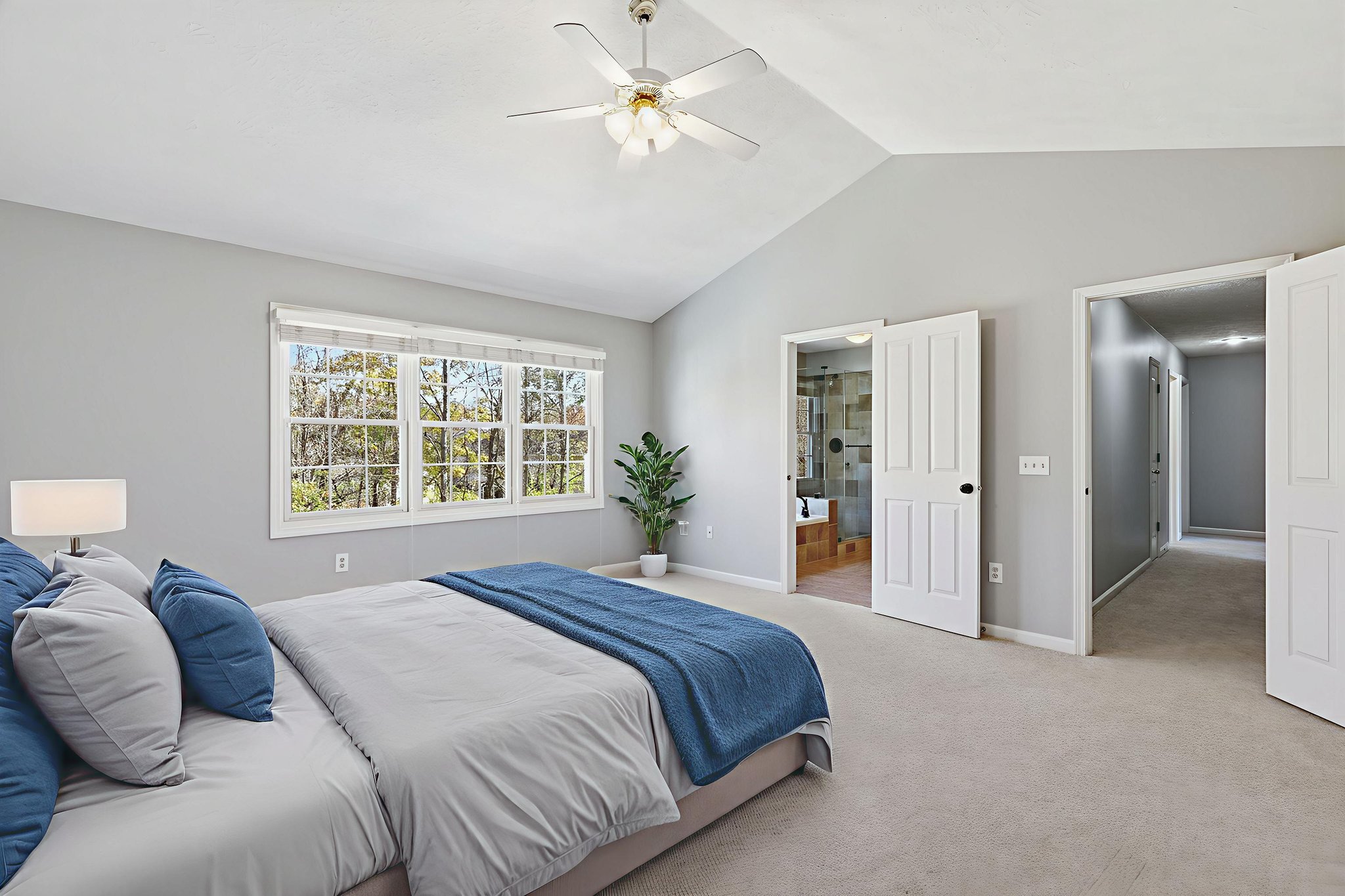 RAS18895 virtually staged.jpeg