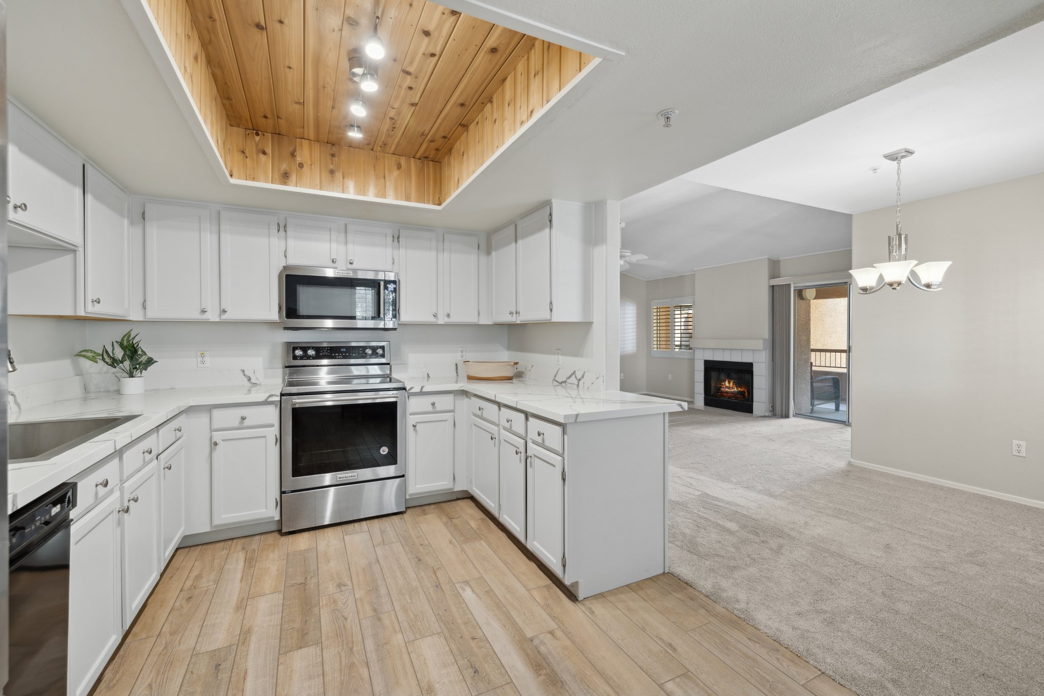 9736 N 95th St 225 - 007.jpg