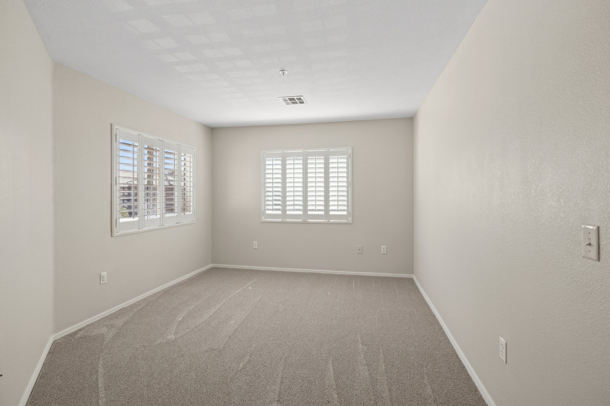 9736 N 95th St 225 - 013.jpg