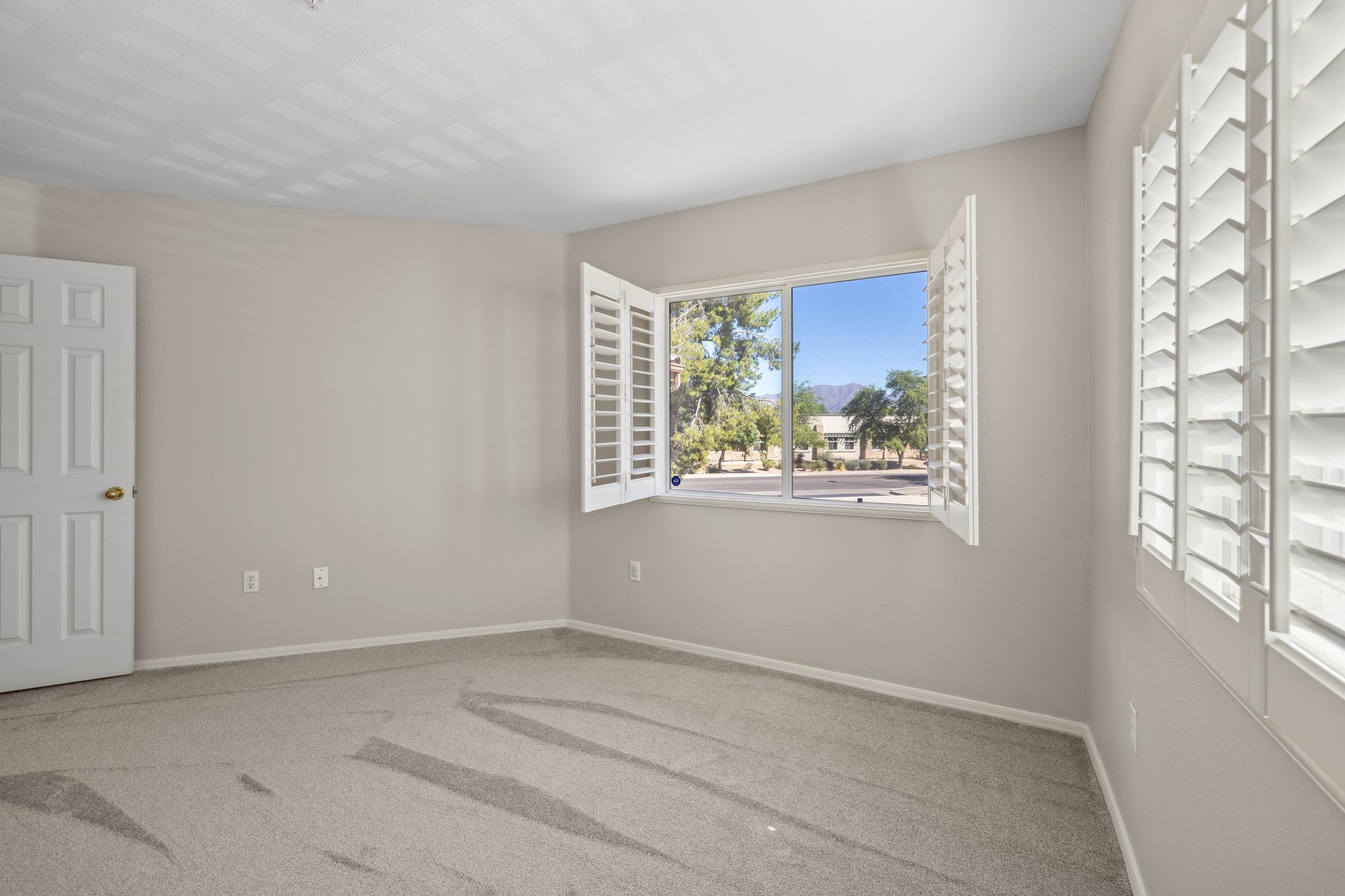 9736 N 95th St 225 - 016.jpg