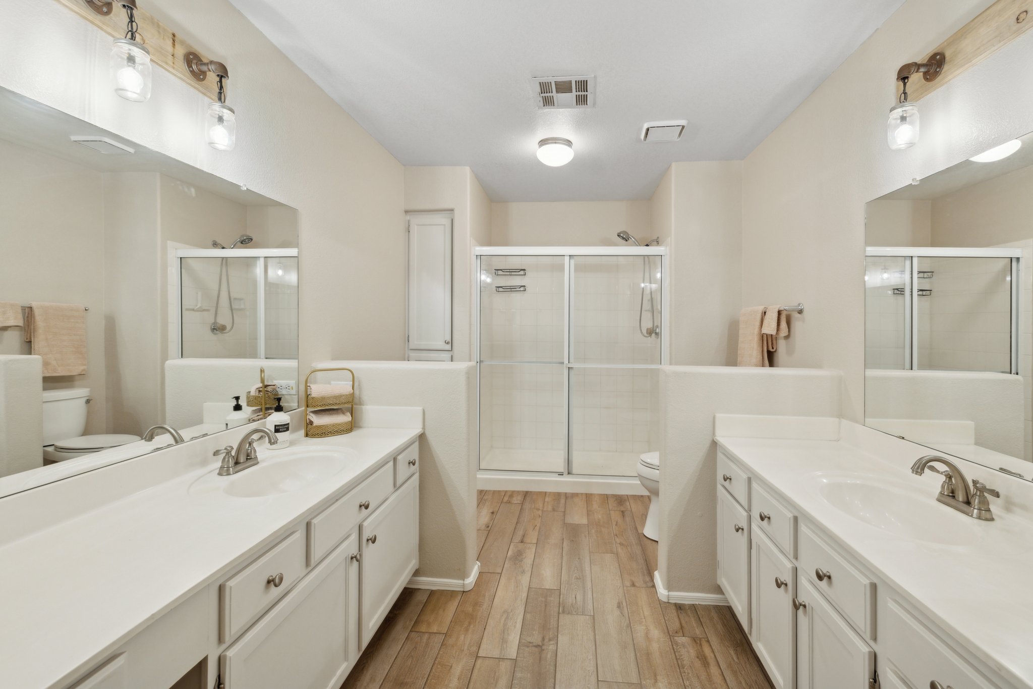 9736 N 95th St 225 - 018.jpg