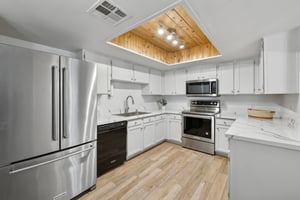 9736 N 95th St 225 - 008.jpg