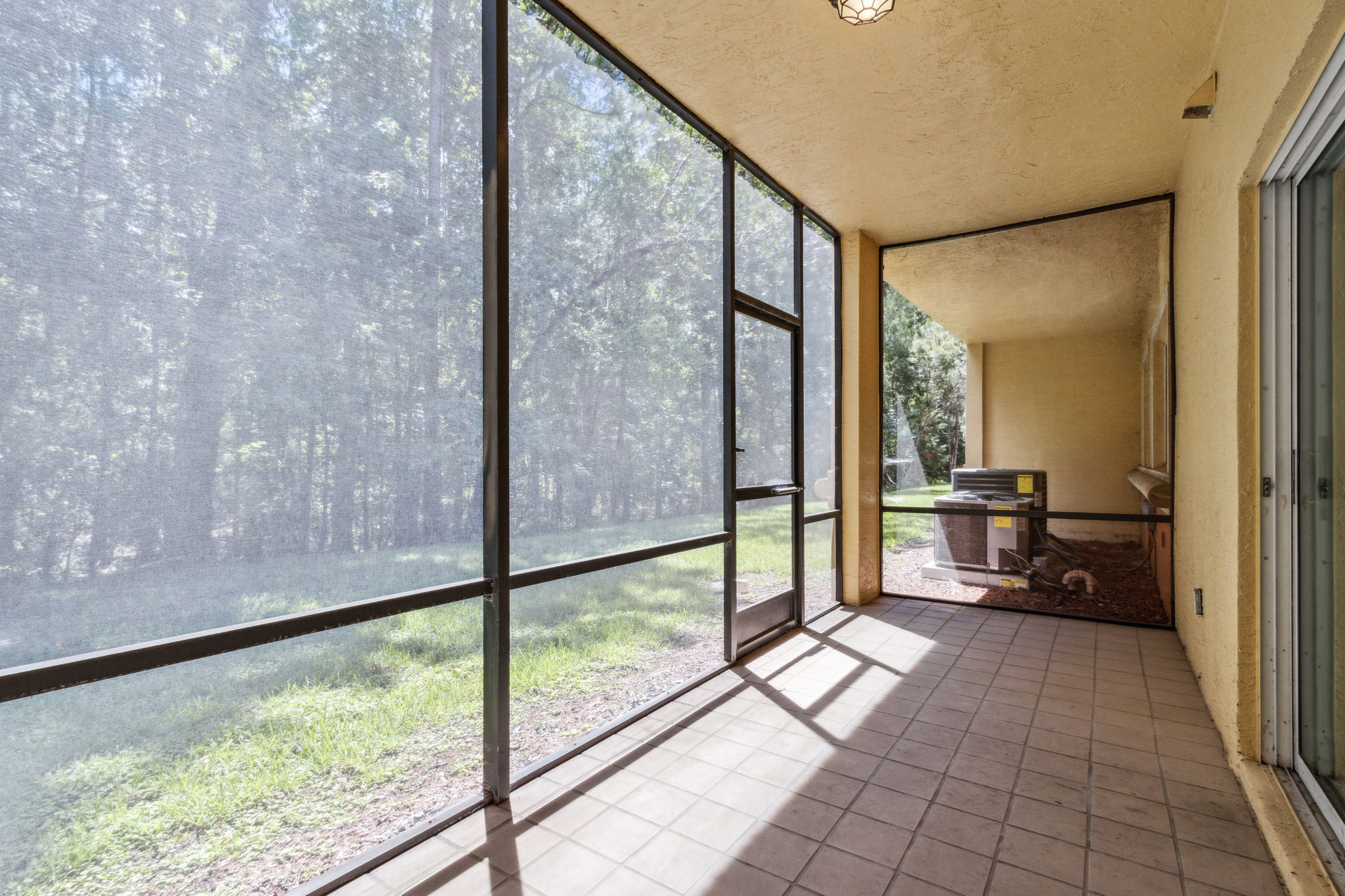 Screened-in Porch
