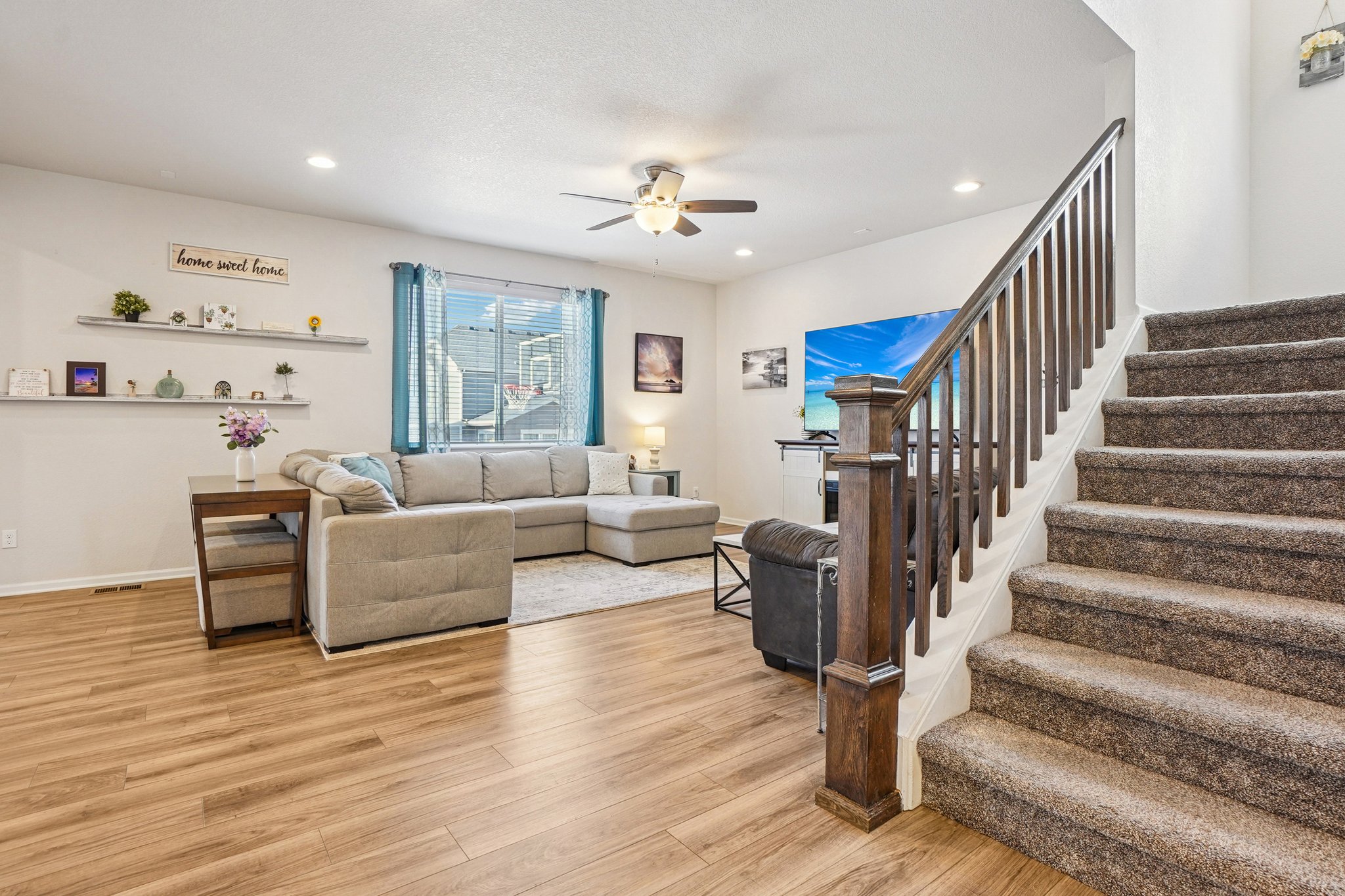 Ventura St-L2001-012.jpg