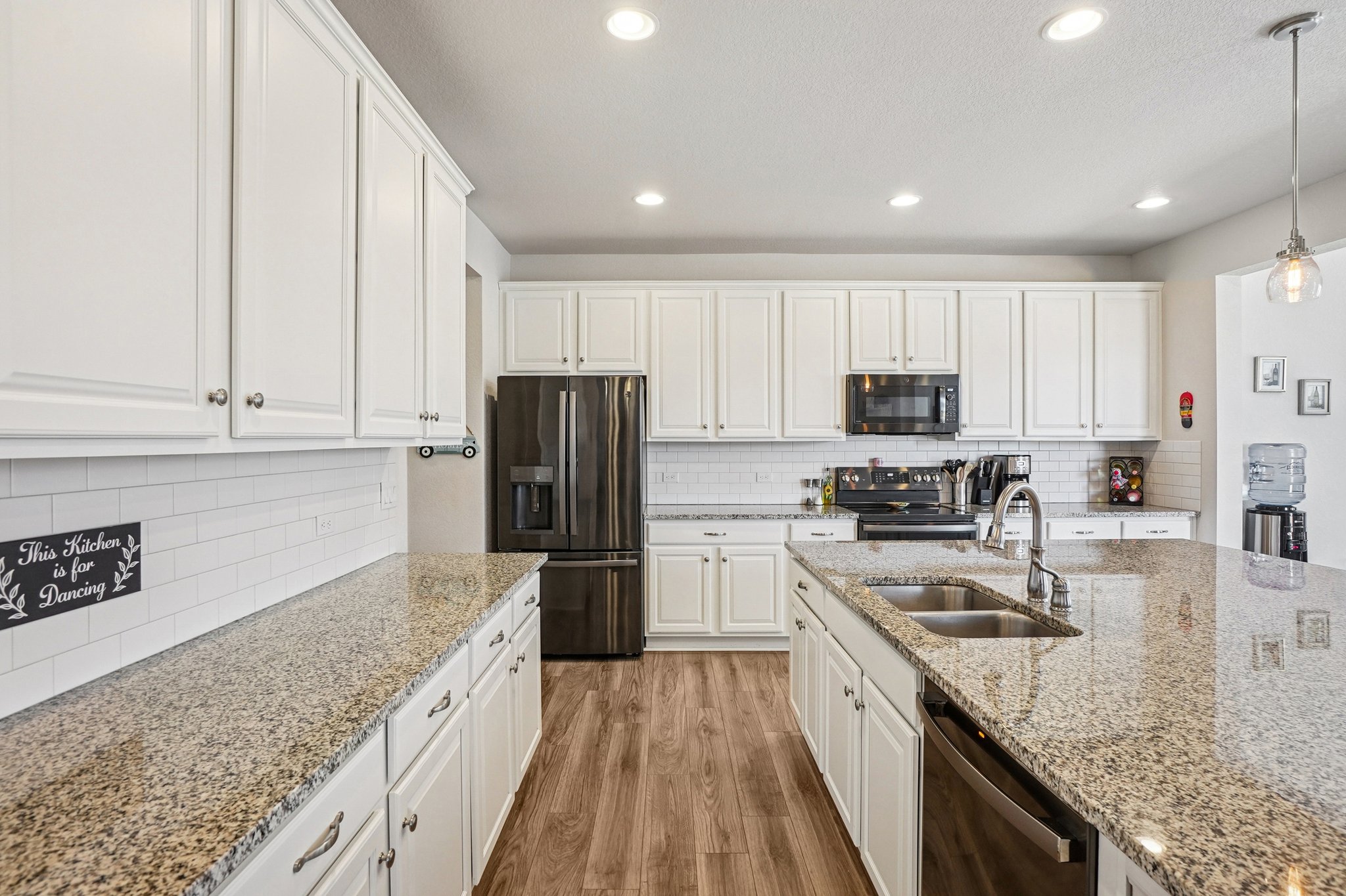 Ventura St-L2001-021.jpg