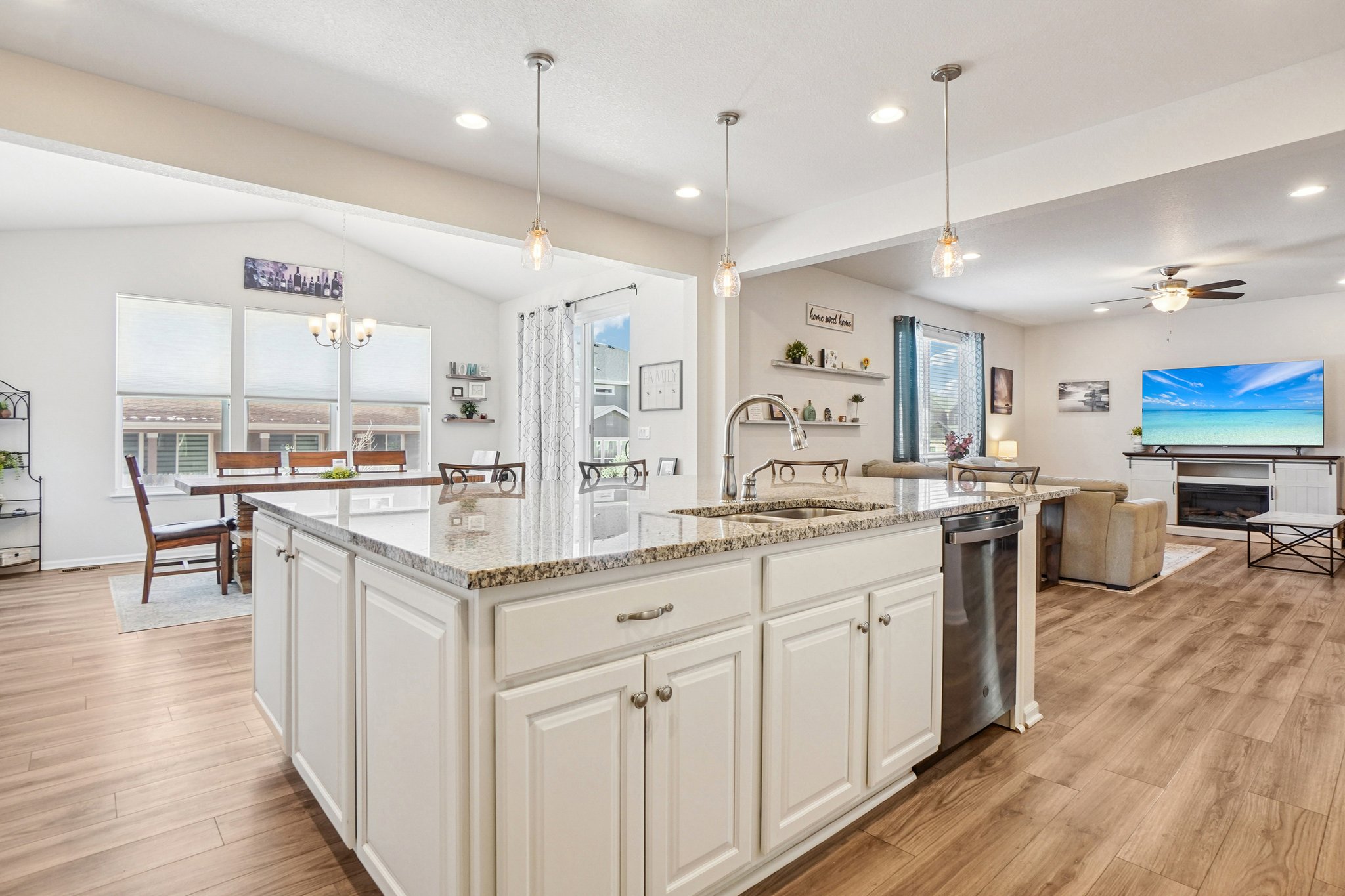 Ventura St-L2001-025.jpg