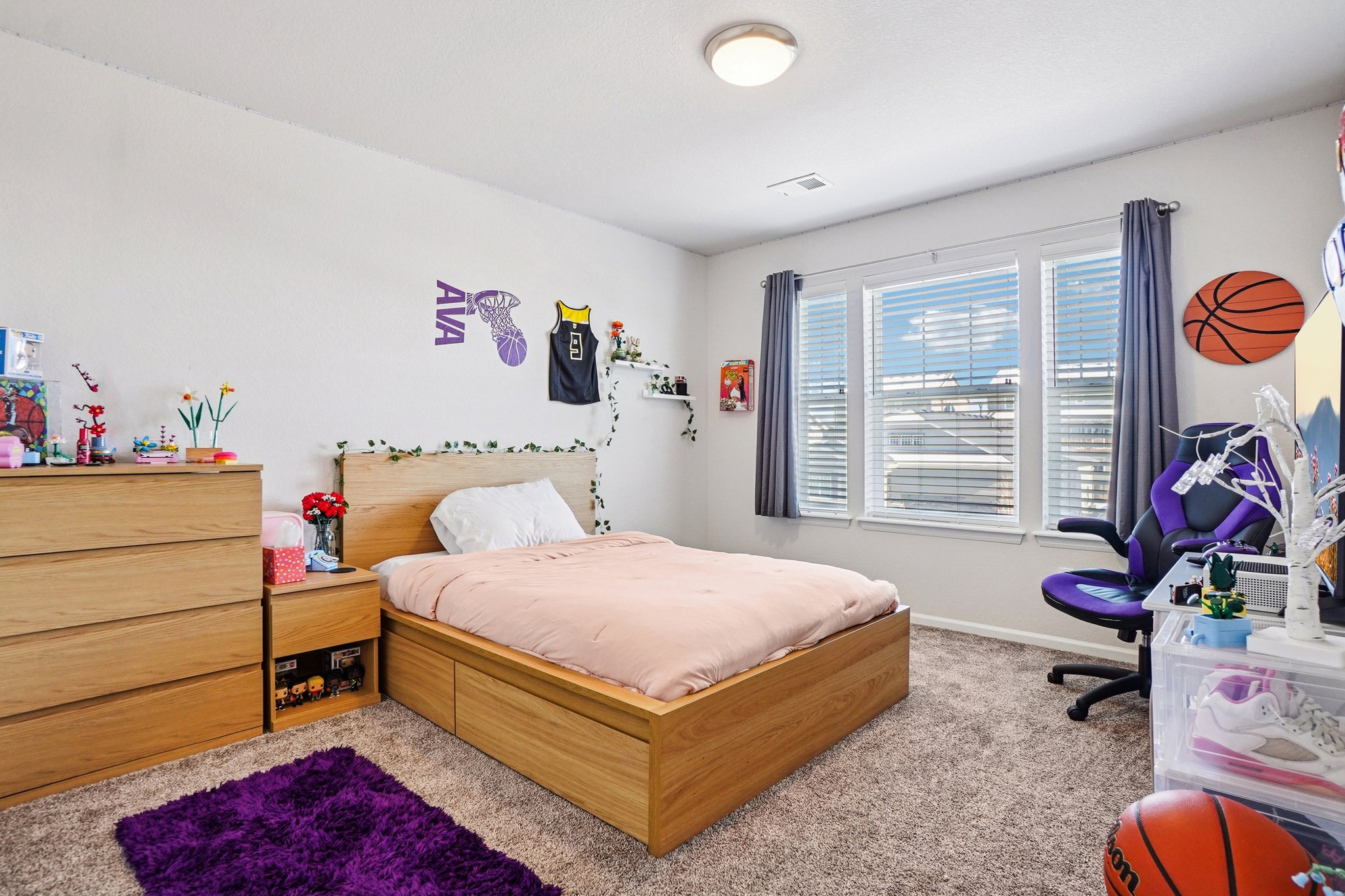 Ventura St-L2001-033.jpg