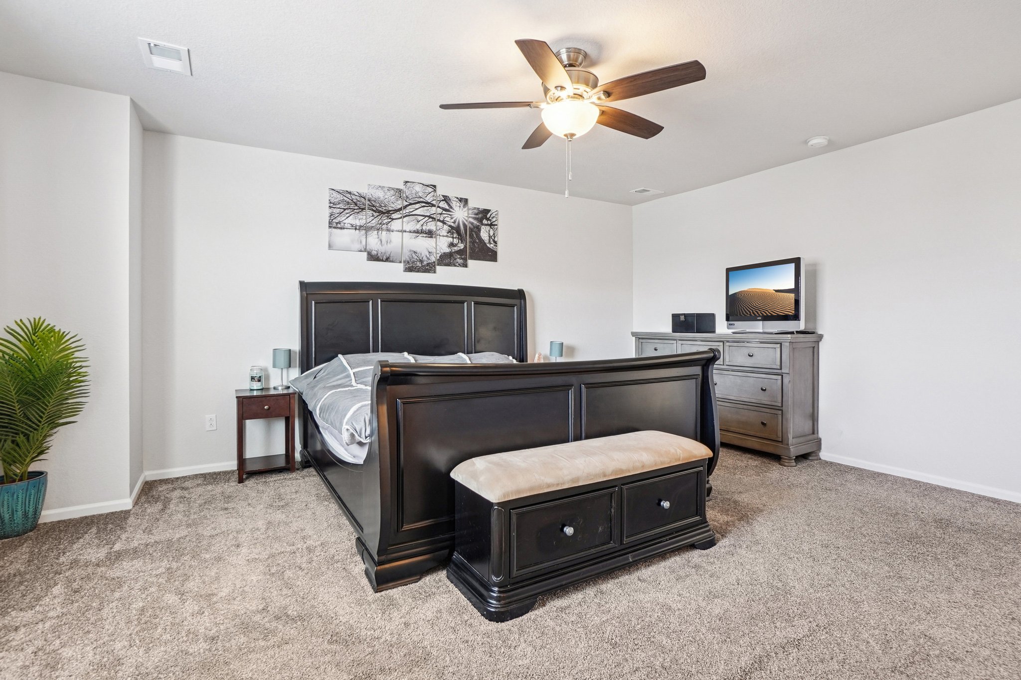 Ventura St-L2001-037.jpg