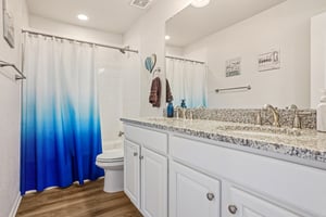 Ventura St-L2001-027.jpg