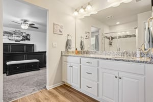 Ventura St-L2001-039.jpg