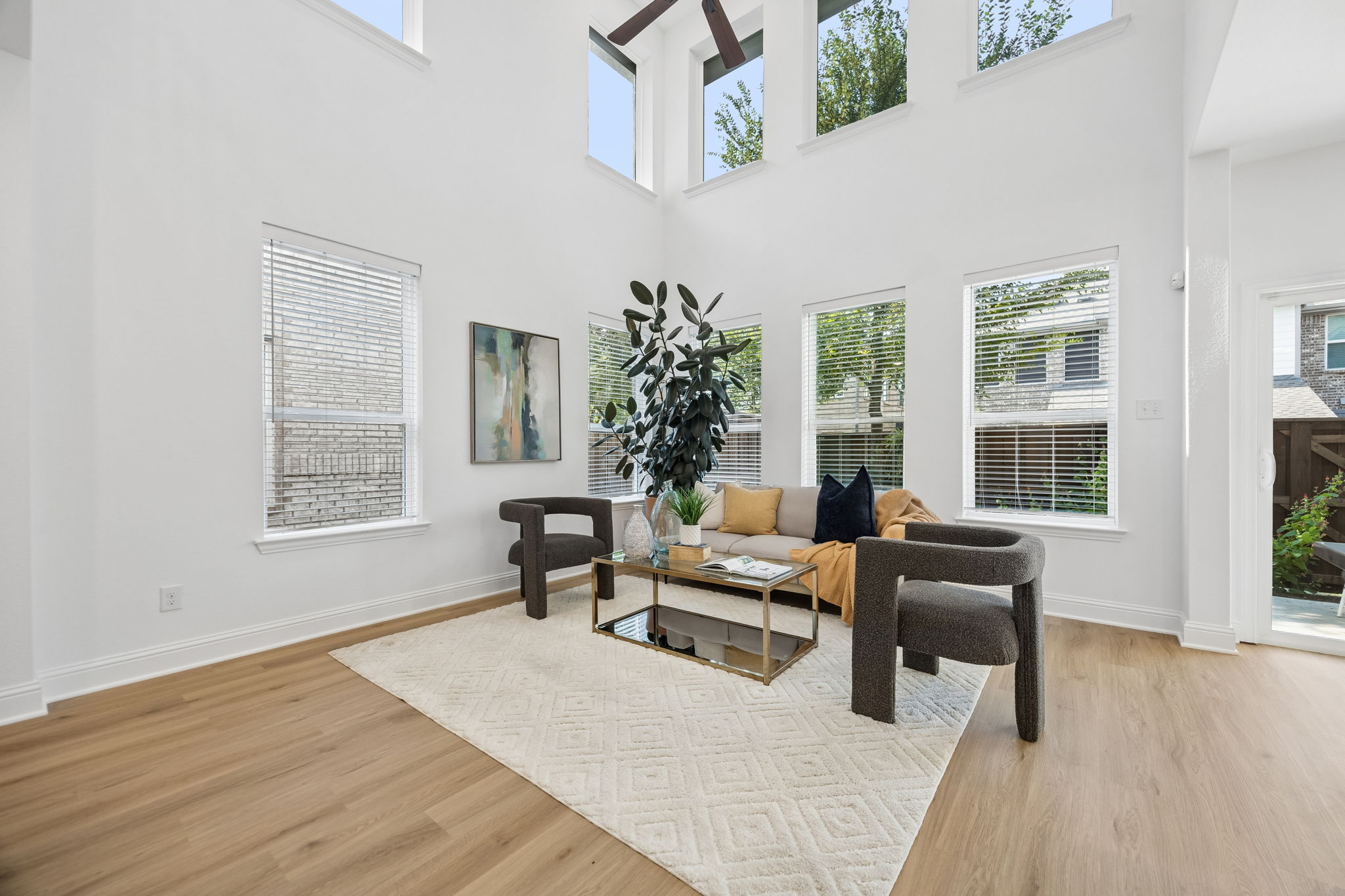 Large Bright and inviting living