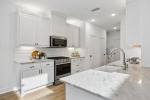Upgraded kitchen! 2" thick quartz counters