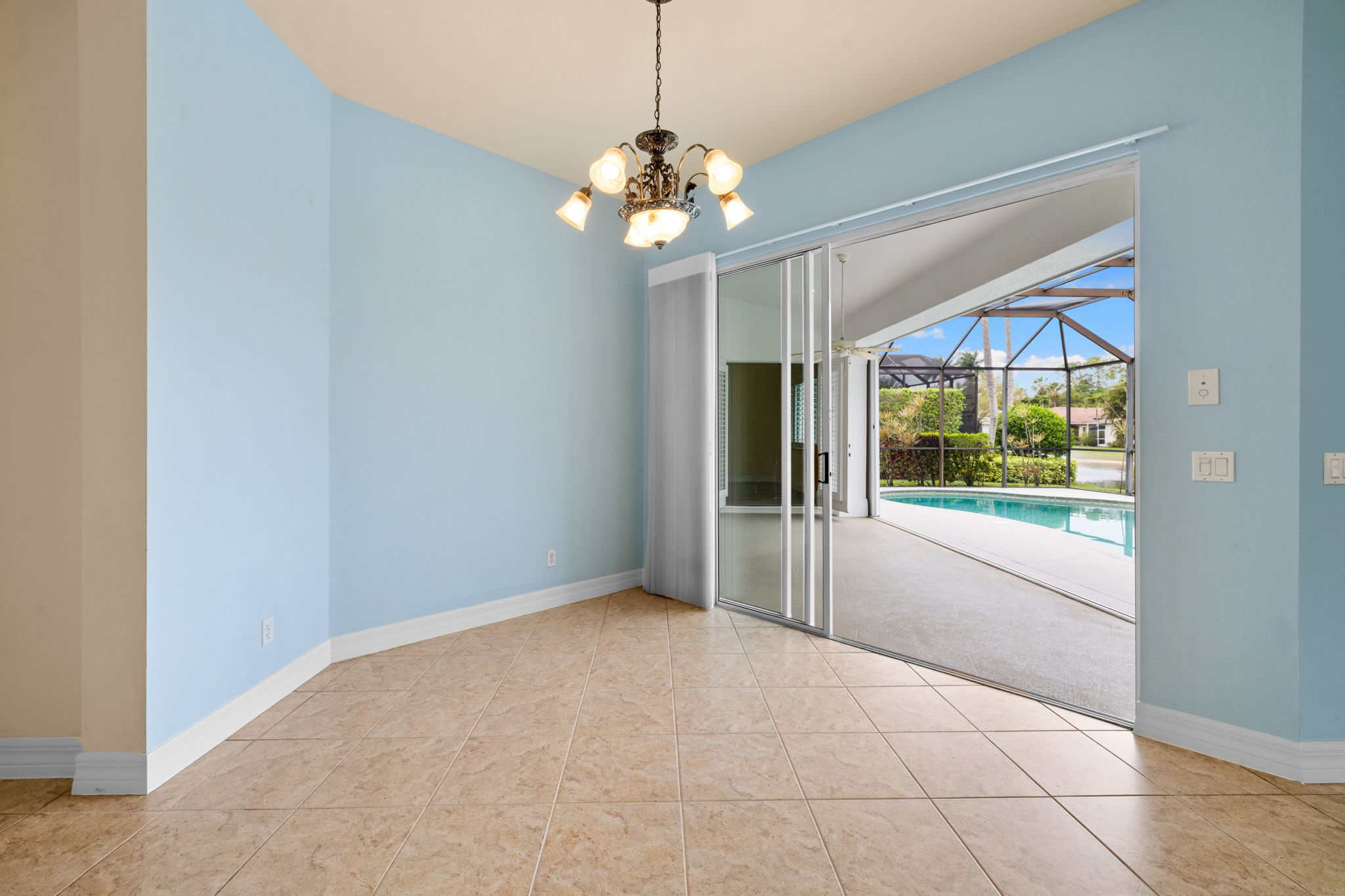 Eat In Kitchen/Sliders to Pool