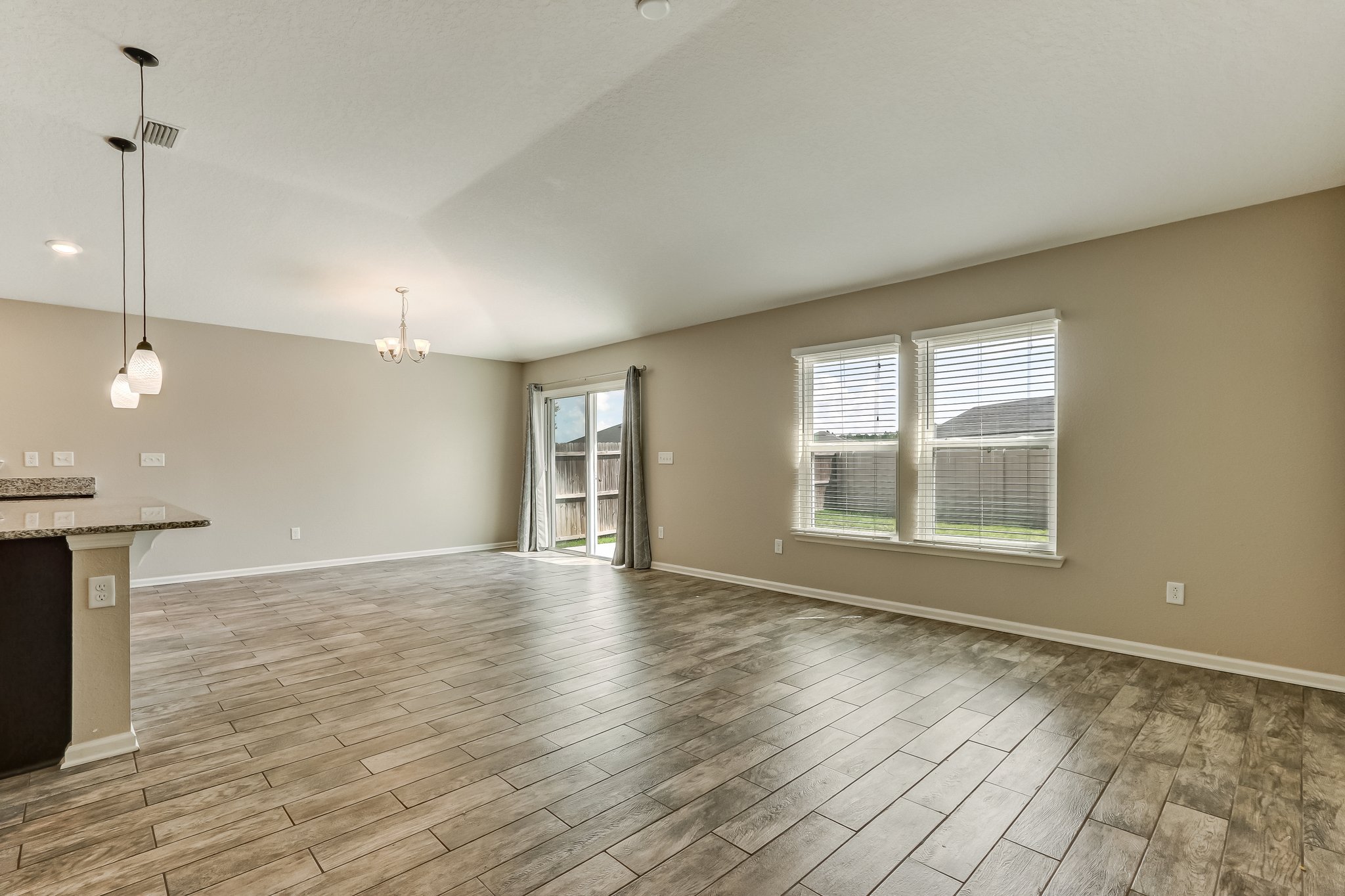 Living Room/Dining Area