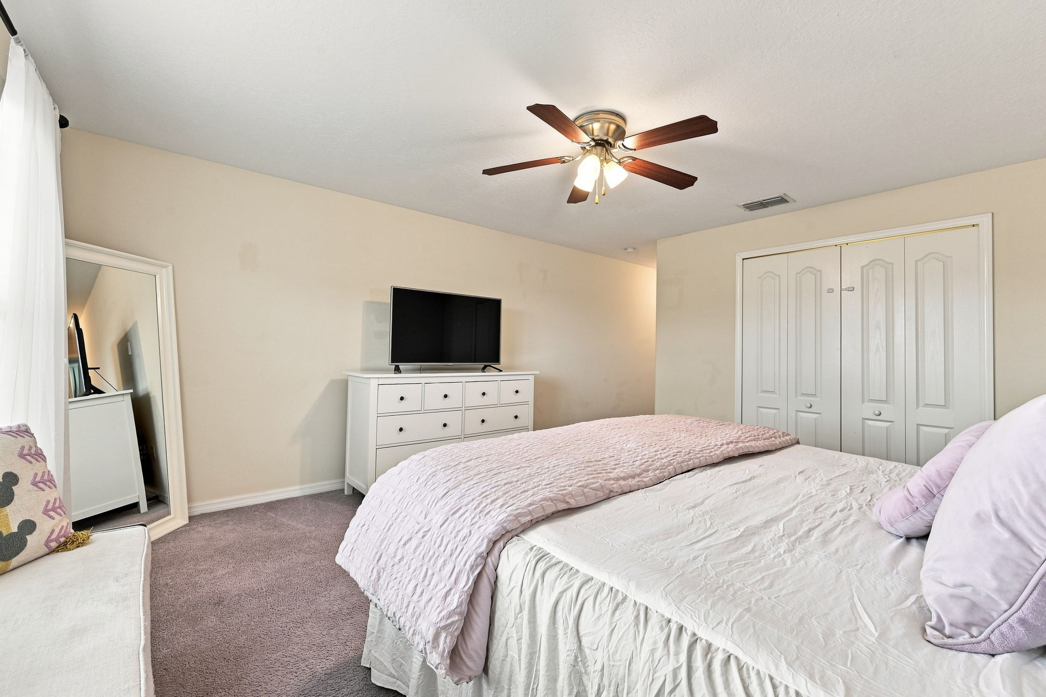 Upper Level Primary Bedroom1c