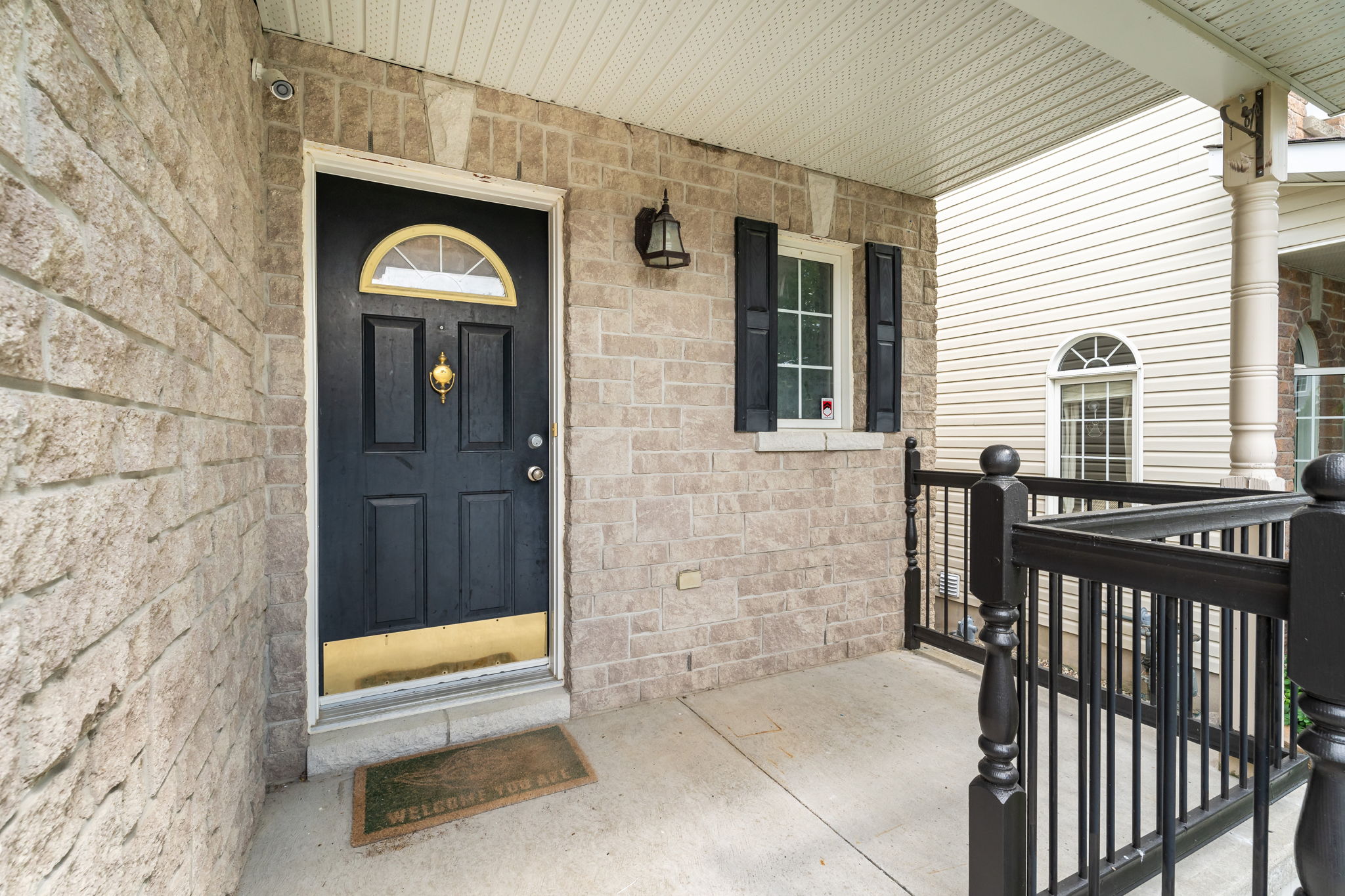 Front Porch/Entrance