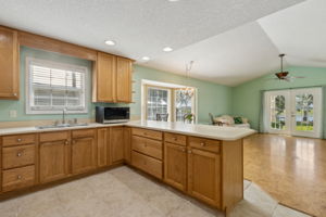Great Kitchen Cabinet Storage and Countertop Space