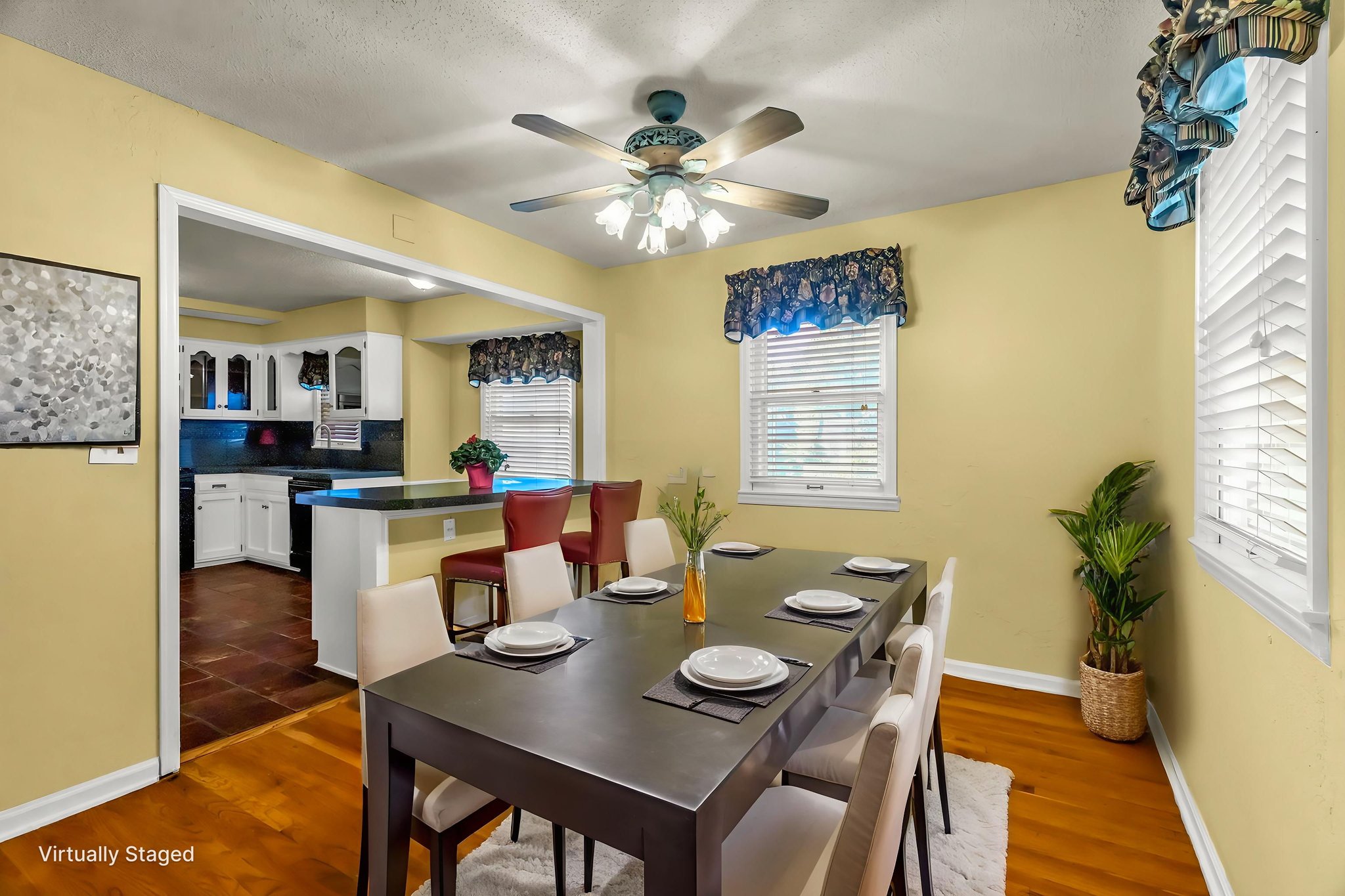 Interior-5 virtually staged.jpeg