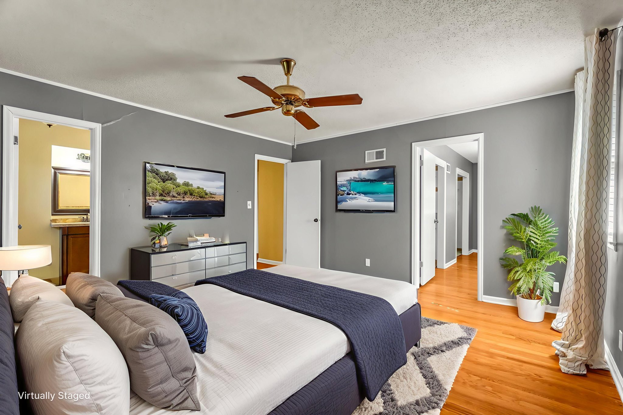 Interior-15 virtually staged.jpeg