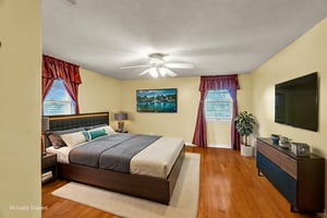 Interior-20 virtually staged.jpeg