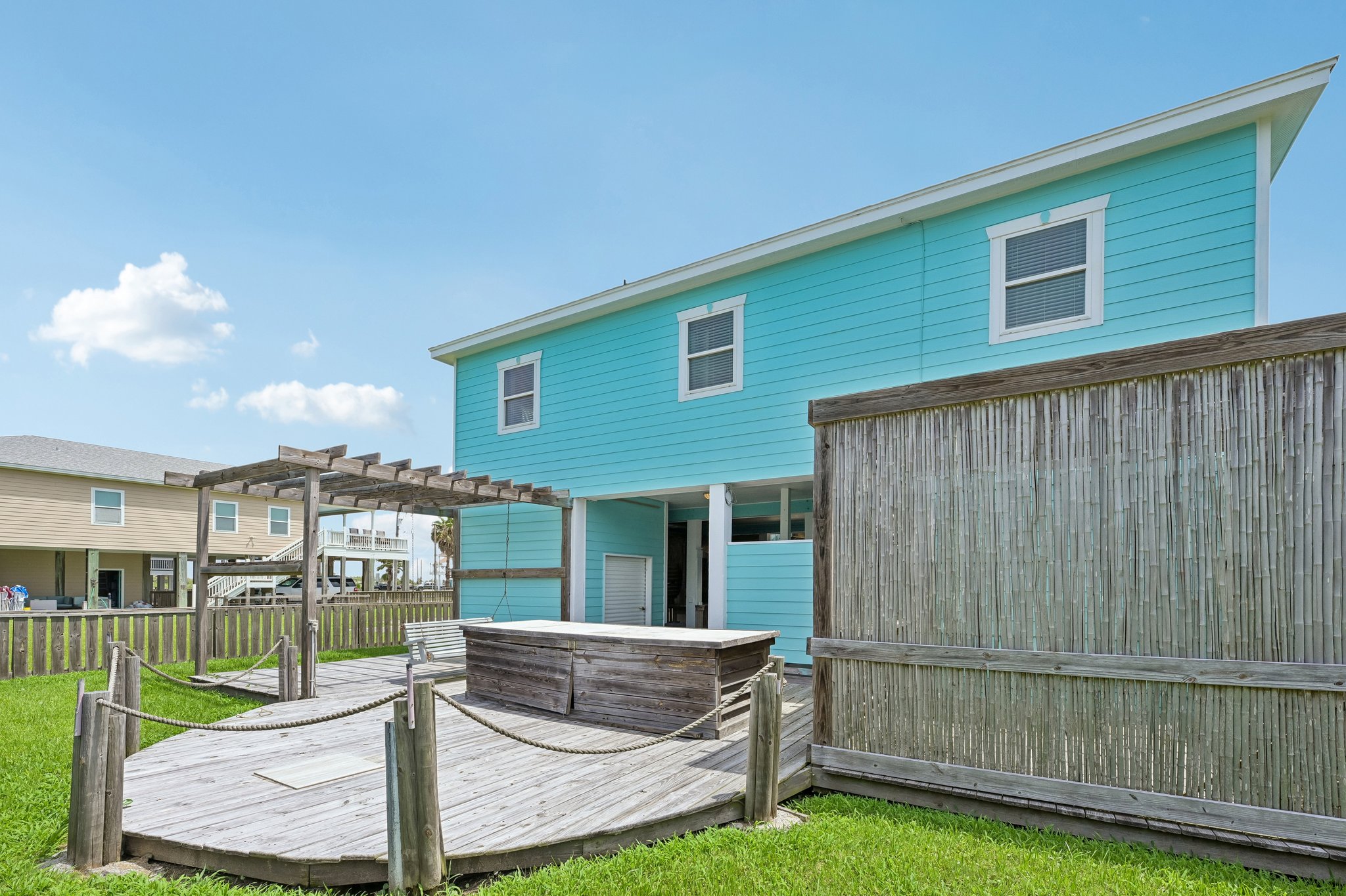 Bahama Dr-S2506-034.jpg
