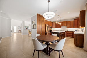 Breakfast area between the kitchen and family room