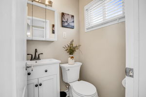 23-powder room1