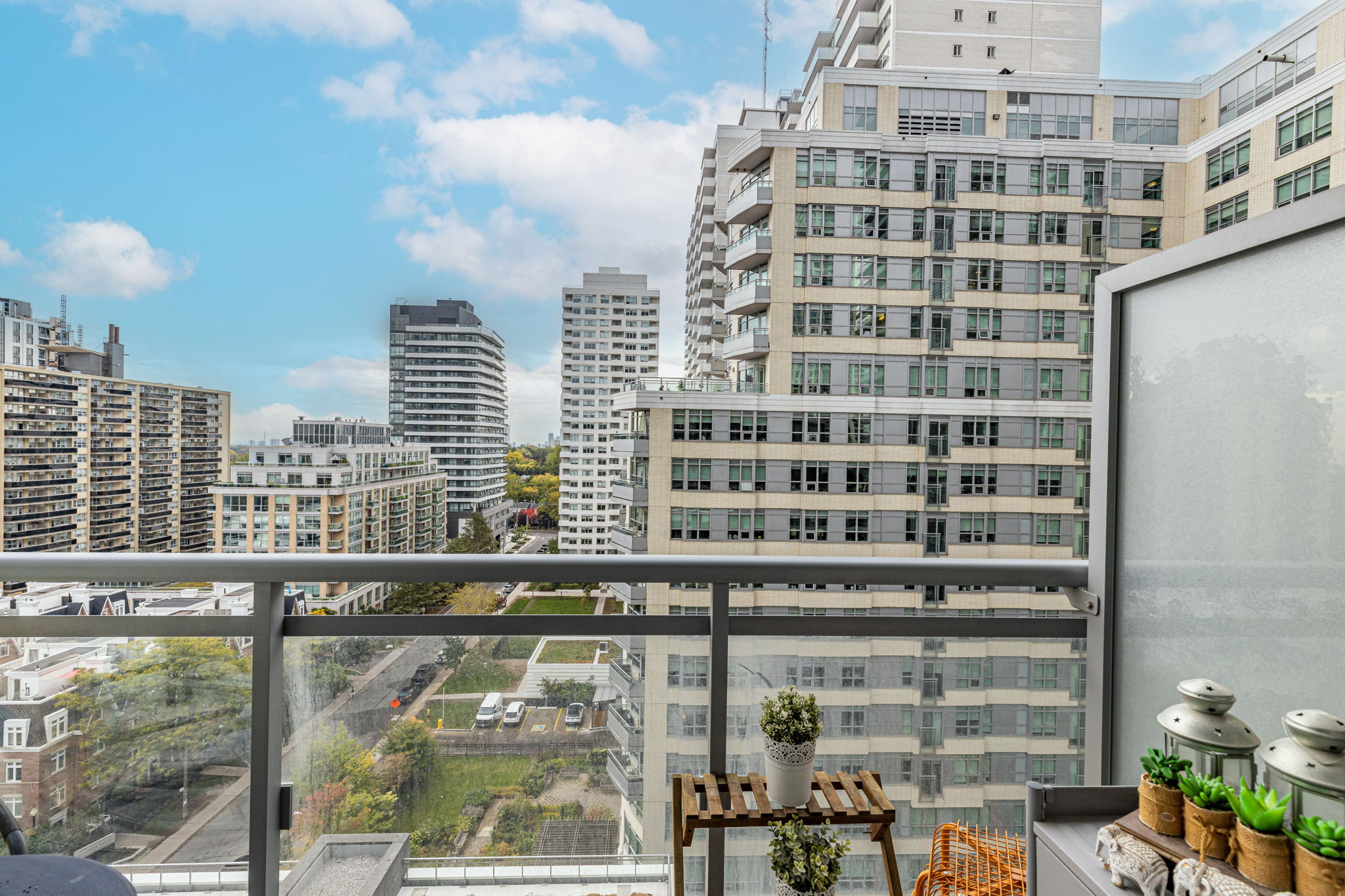 Toronto property showcase — delivered property photograph 27
