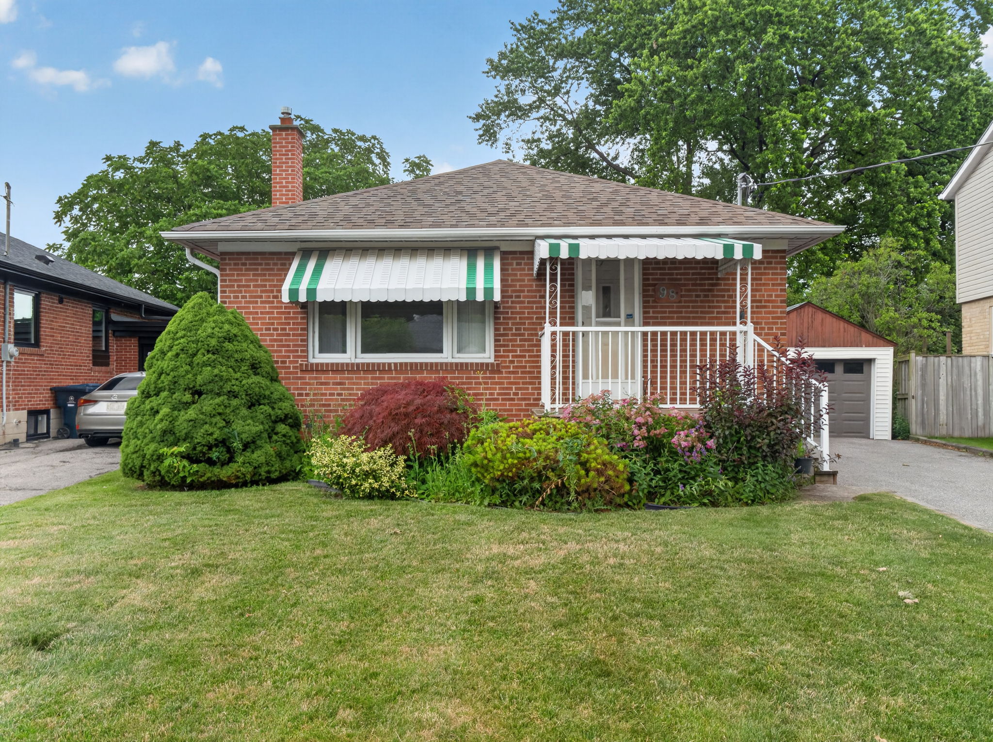 98 Marchington Cir Toronto, ON M1R 3M7