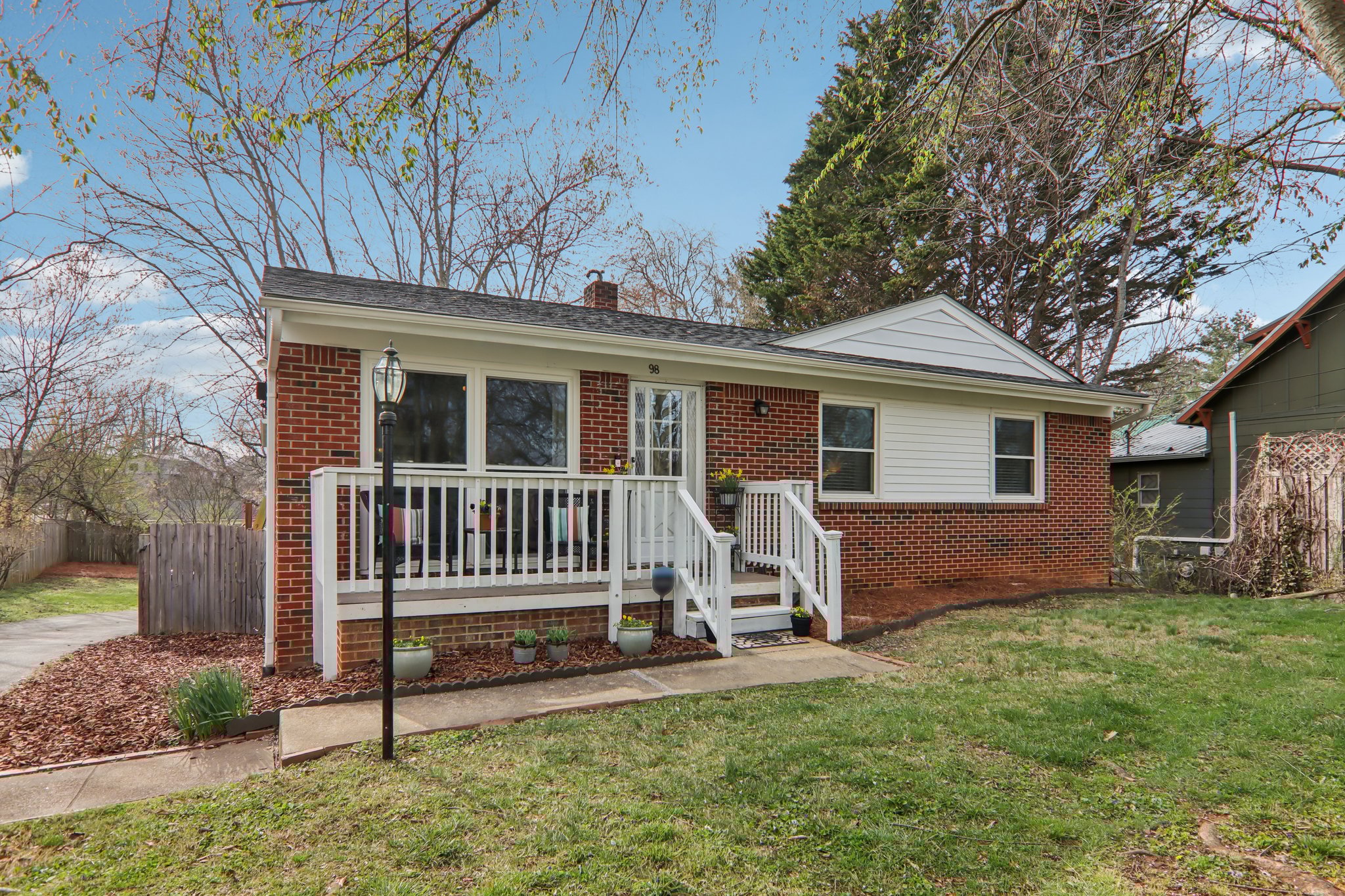 Oak Knoll Rd-S1903-003.jpg