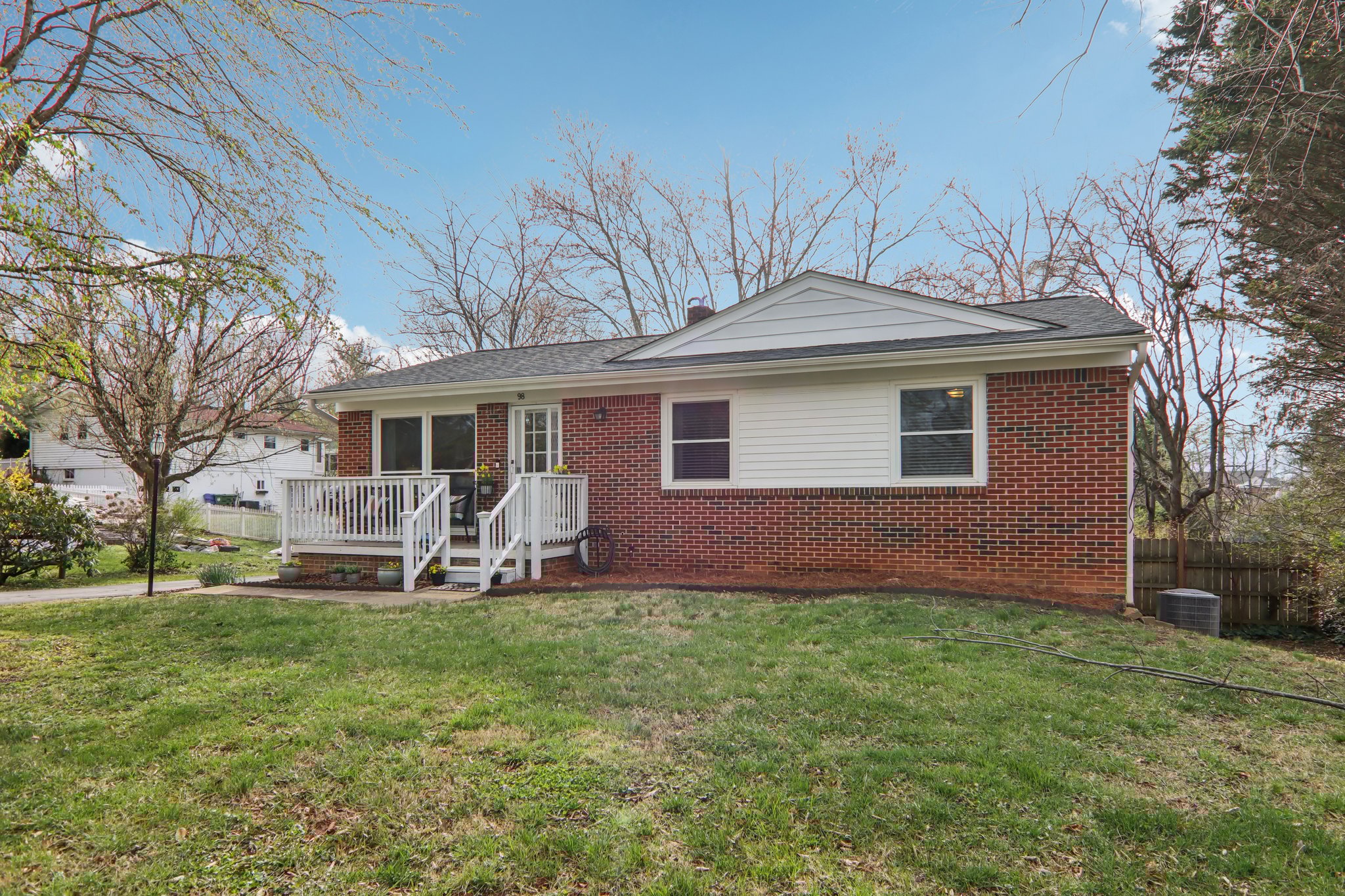 Oak Knoll Rd-S1903-004.jpg