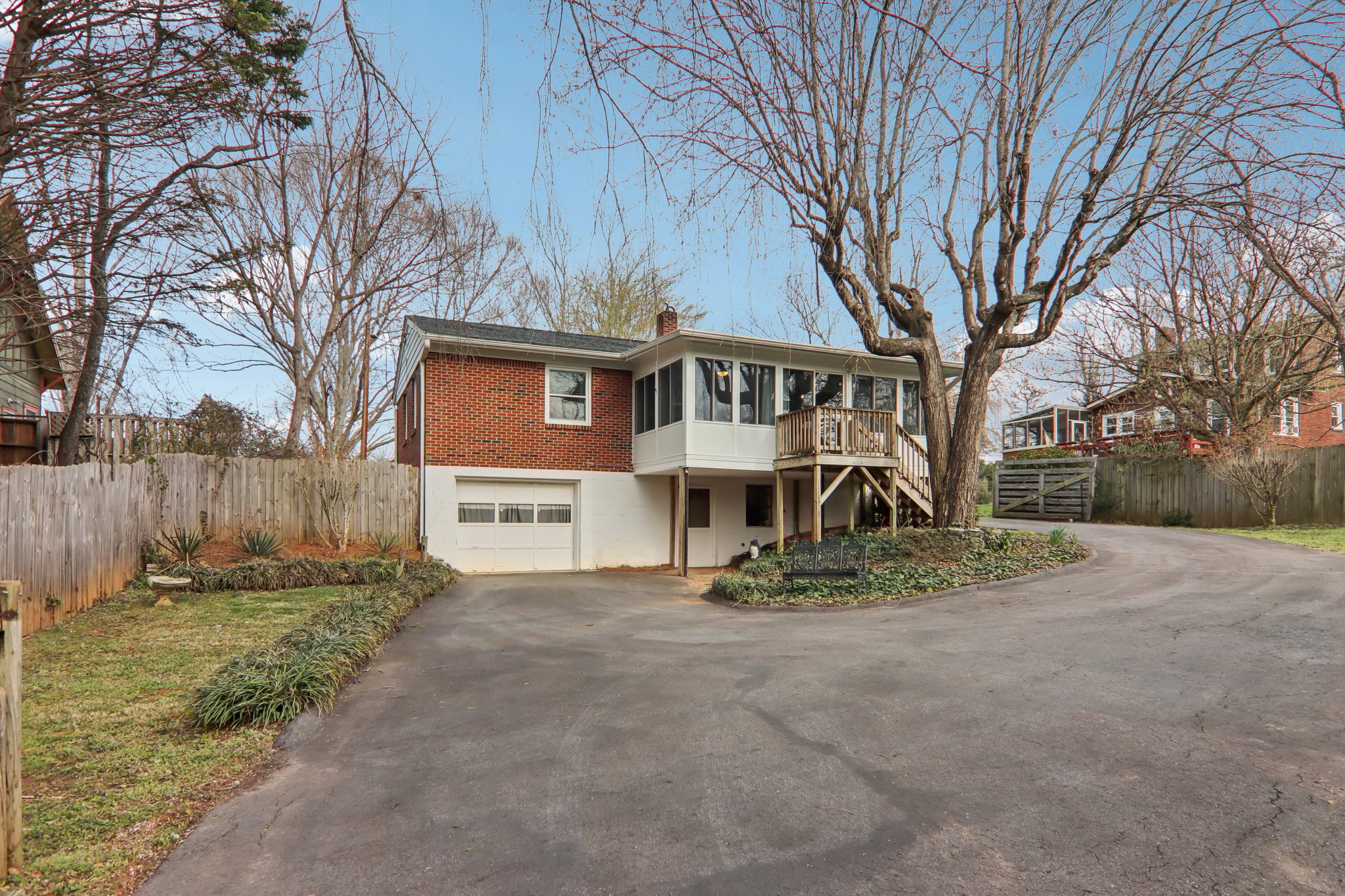 Oak Knoll Rd-S1903-042.jpg