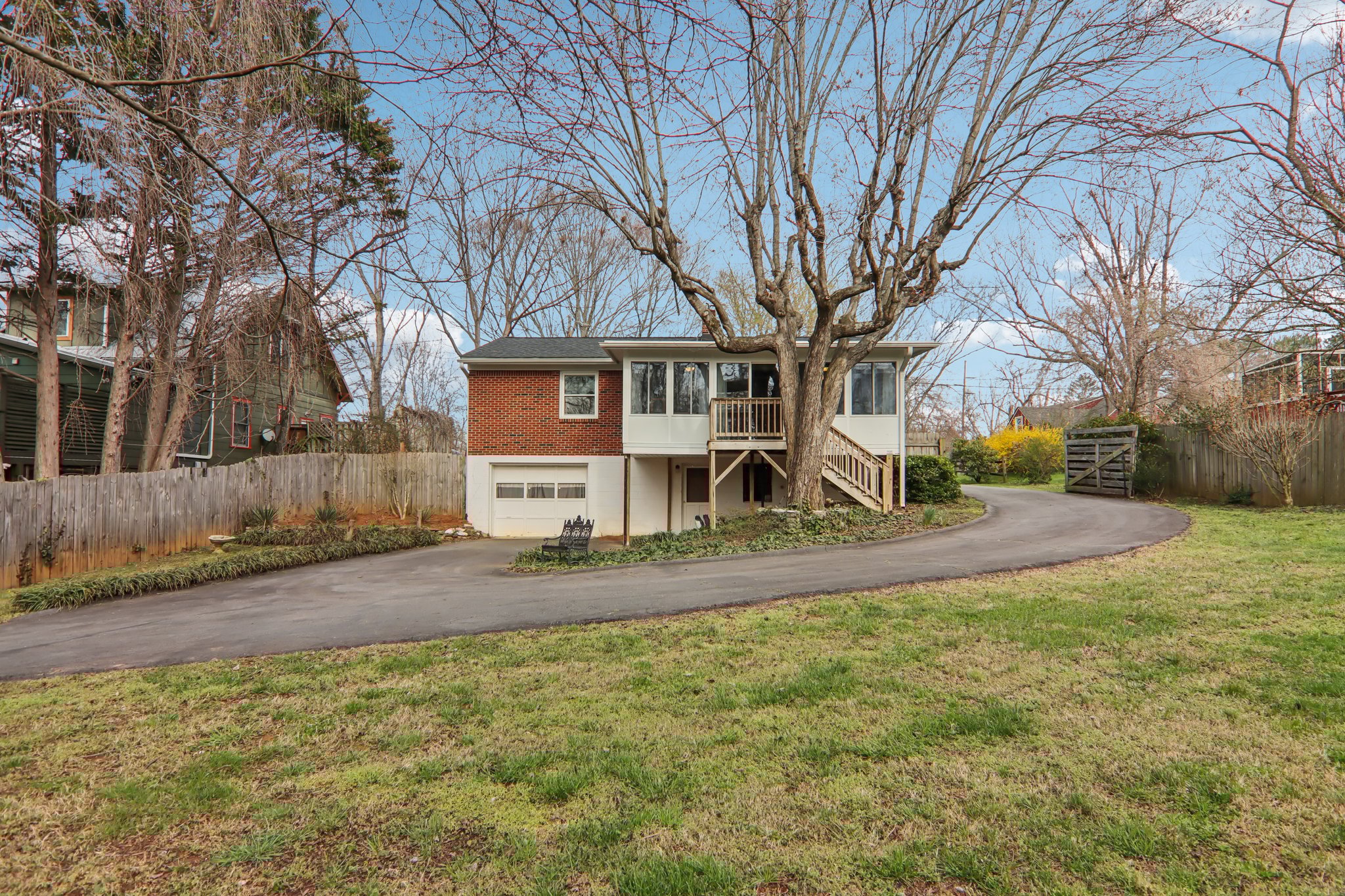 Oak Knoll Rd-S1903-044.jpg